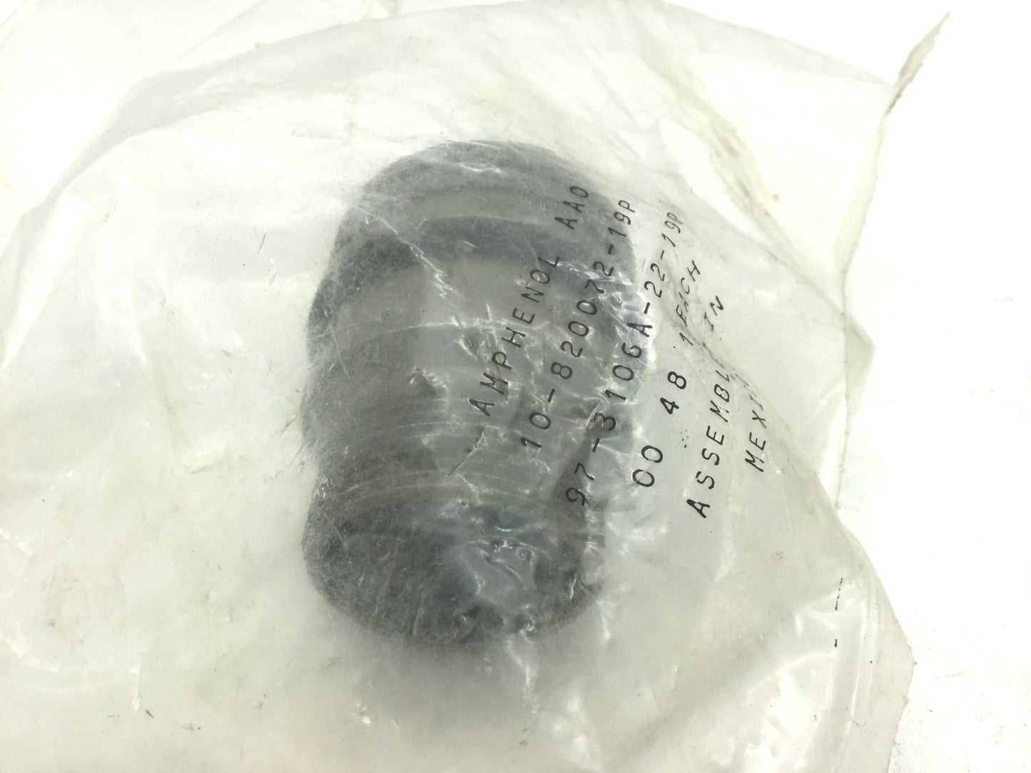 New – Open box Amphenol 97-3106A-22-19P Plug Male 14 Pins, Copper Contacts, Olive 97 Series