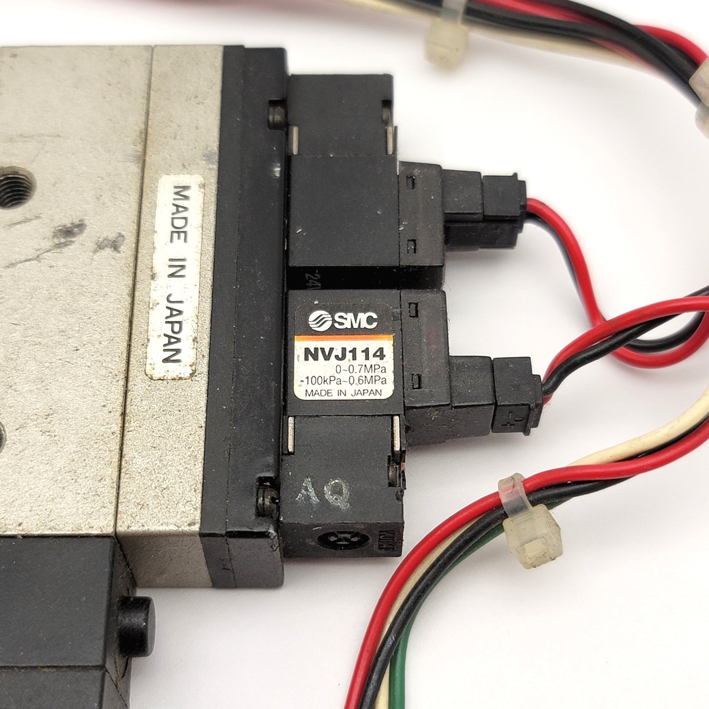 Used SMC NZM131H Vacuum Ejector With NZSE1-00-14 Switch And 2x NVJ114 Solenoid Valves