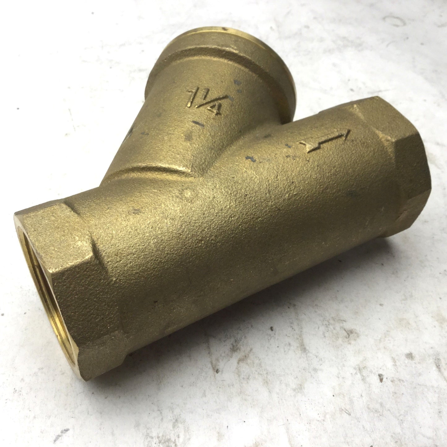 Used Melco PN20 1-1/4" Y Strainer, 20 Mesh, Bronze, 5" Long, One Direction, 1-1/4"NPT