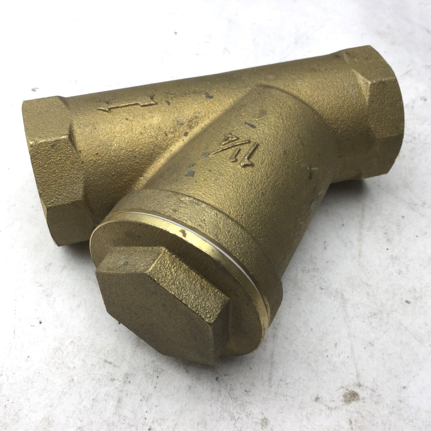 Used Melco PN20 1-1/4" Y Strainer, 20 Mesh, Bronze, 5" Long, One Direction, 1-1/4"NPT