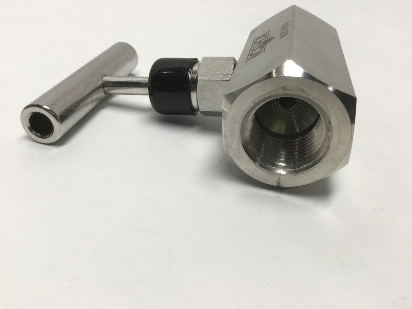 Used Noshok 504-MFS 316 Stainless Steel Needle Valve, 1/2" NPT Male x Female, 6000psi