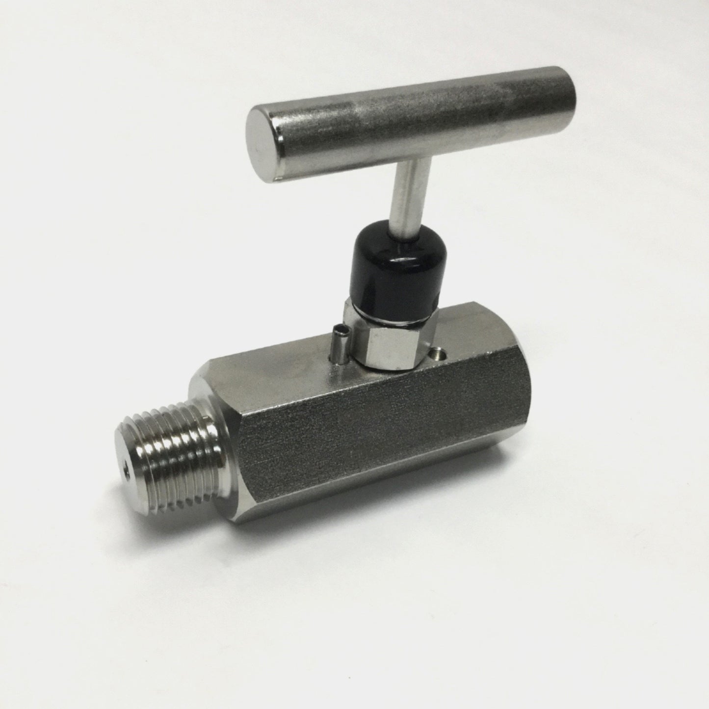 Used Noshok 504-MFS 316 Stainless Steel Needle Valve, 1/2" NPT Male x Female, 6000psi