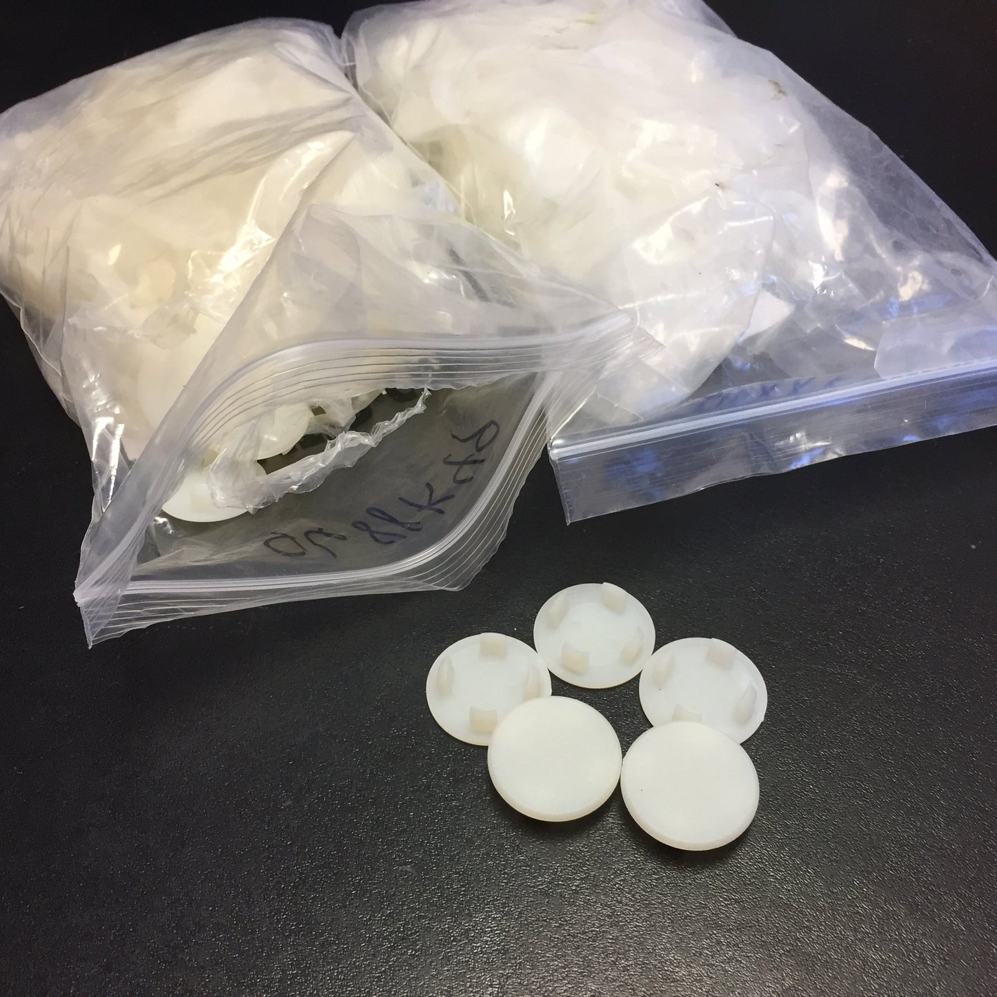 New – Open box Lot of 180 Nylon Metric Hole Plug 62PPM22BM40, 22mm Hole Diameter 0.8-4 mm Thick