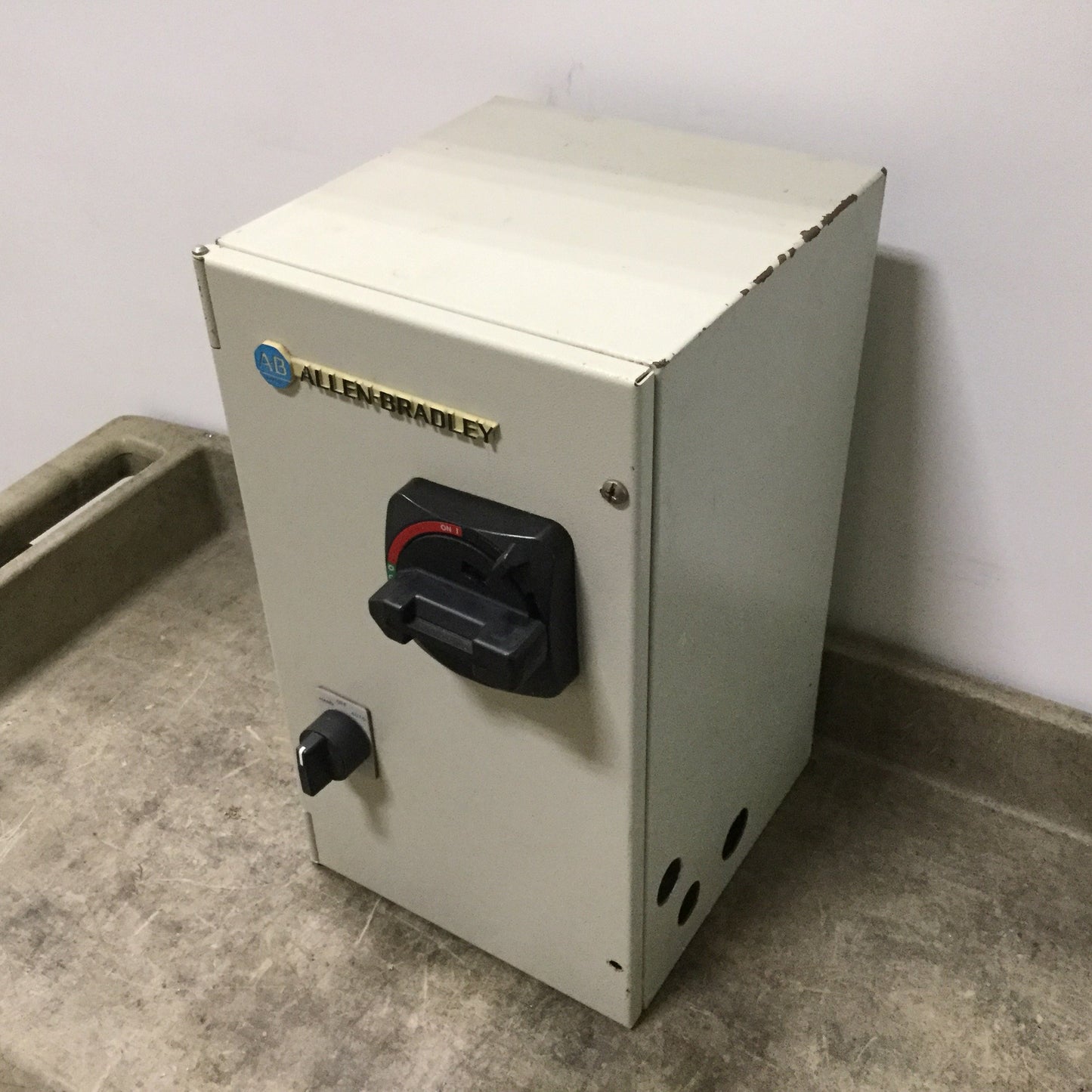 Used Allen Bradley 112-A24FBA1H-3 Starter, 3-Phase 480V 15HP, 350mm x 200mm x 210mm