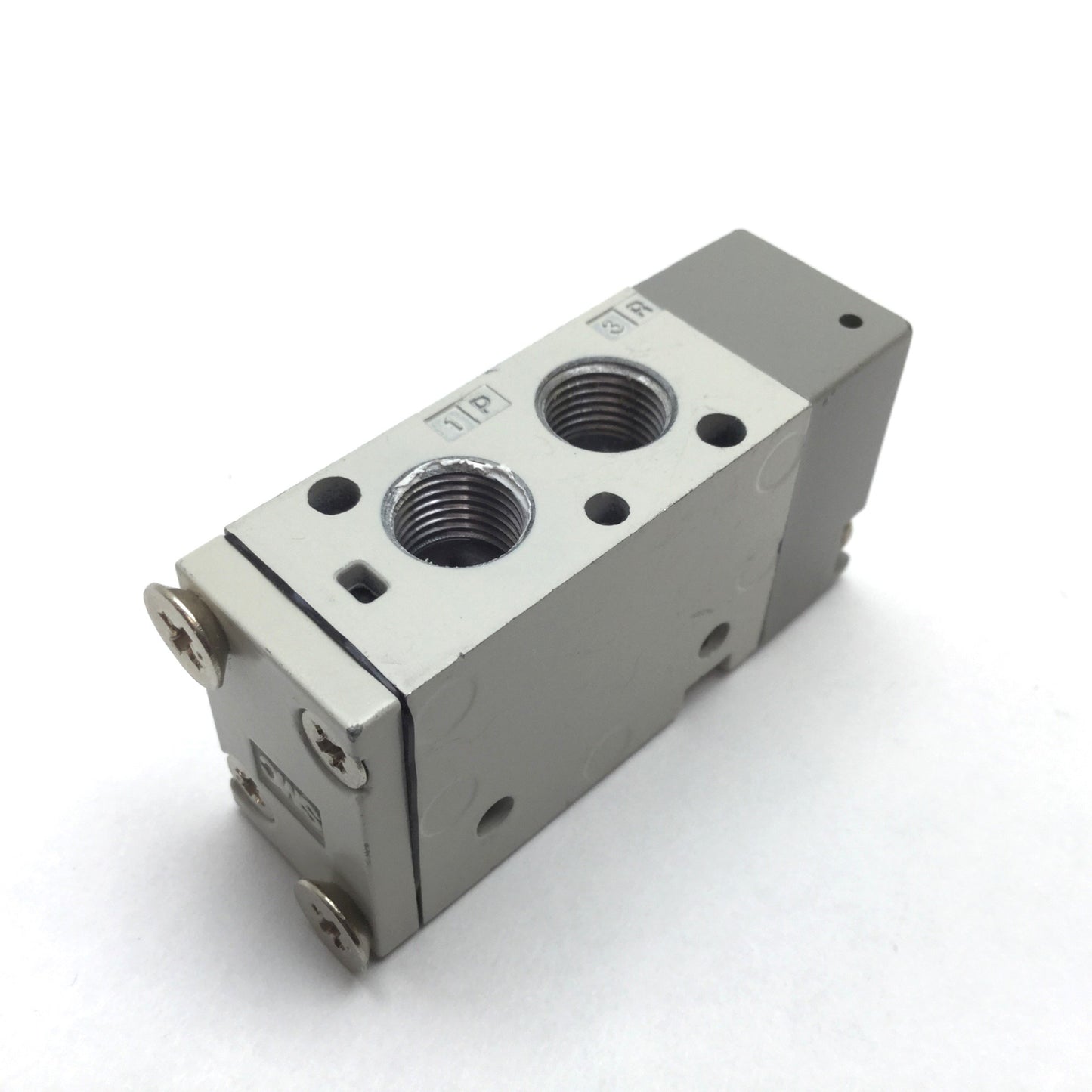 Used SMC SYJA722-01-F Pneumatic Pilot Valve, 2-Position 3-Port, Rc1/8 M5x0.8, 0.7MPa