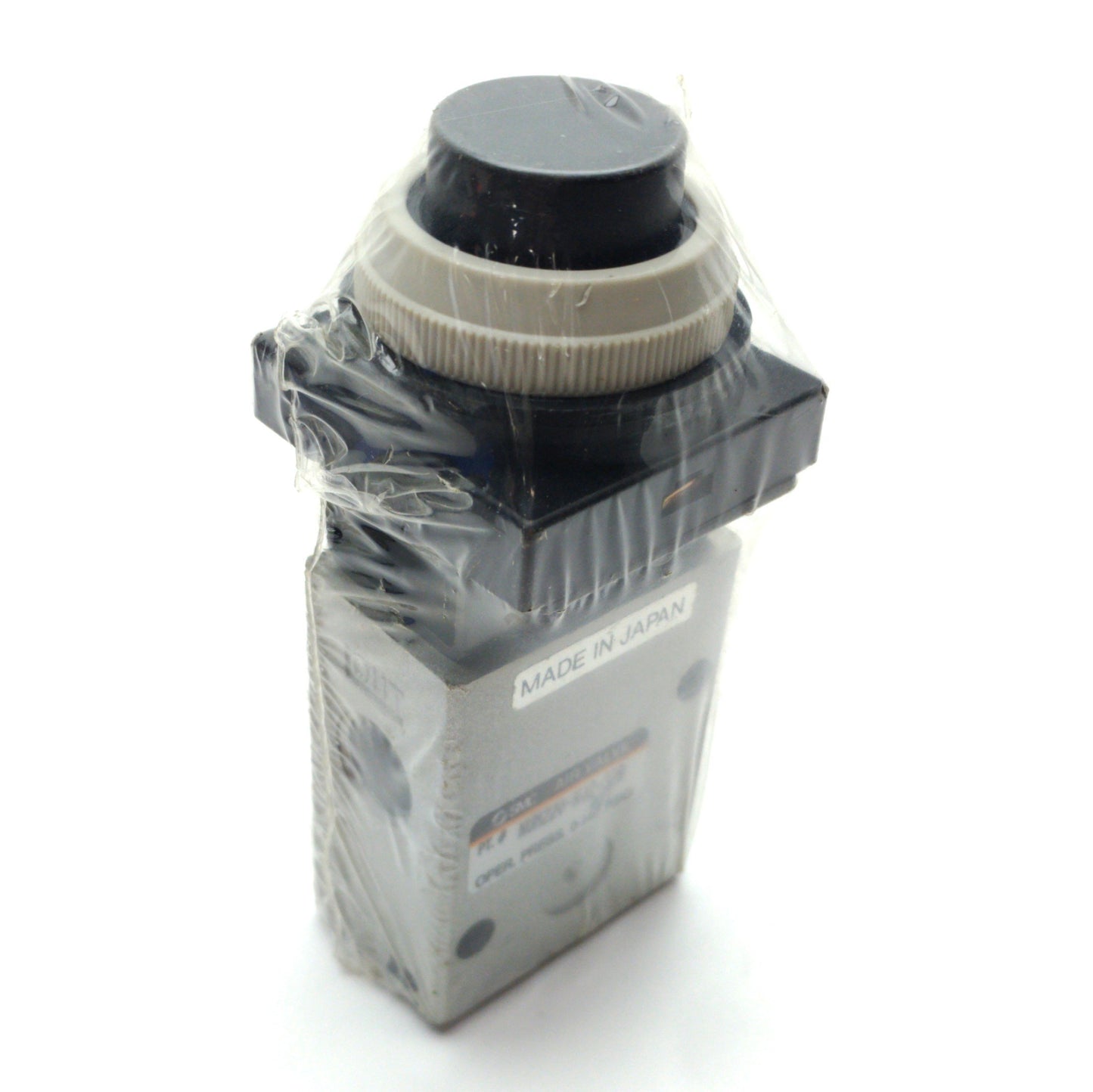 New SMC NVM220-N02-32B Push Button Pneumatic Valve, 1-Way NC, 1/4"NPT, 140PSI