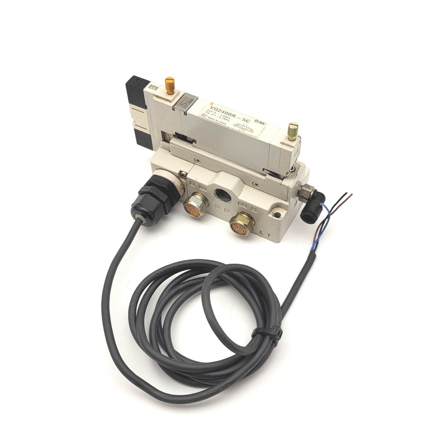 Used SMC VQ2400R-5C 3-Position Exhaust Center Solenoid Valve 0.1-0.7MPa Coil: 24VDC