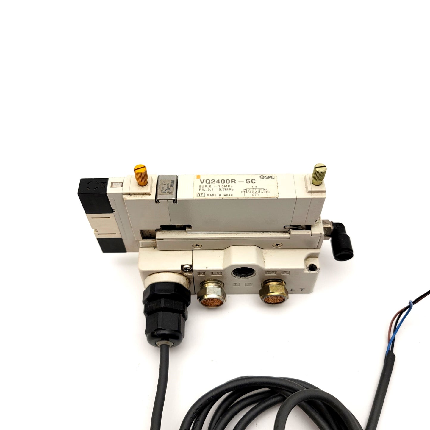 Used SMC VQ2400R-5C 3-Position Exhaust Center Solenoid Valve 0.1-0.7MPa Coil: 24VDC