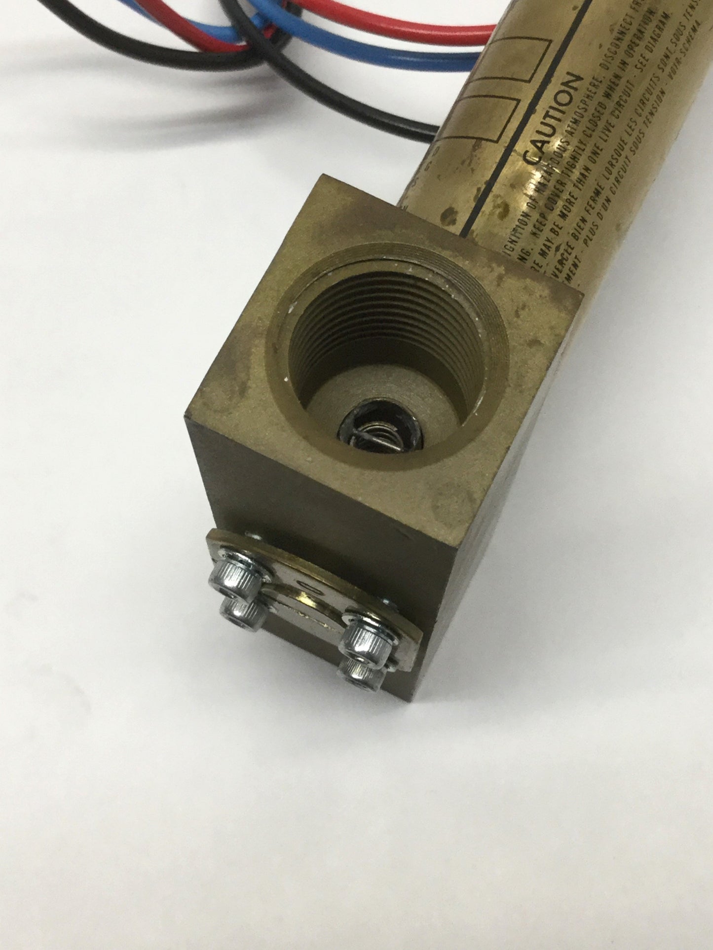 Used Flotect V6EPBBSLF Hazardous Location Flow Switch 1450psi 1/2" NPT, 125/250VAC 5A