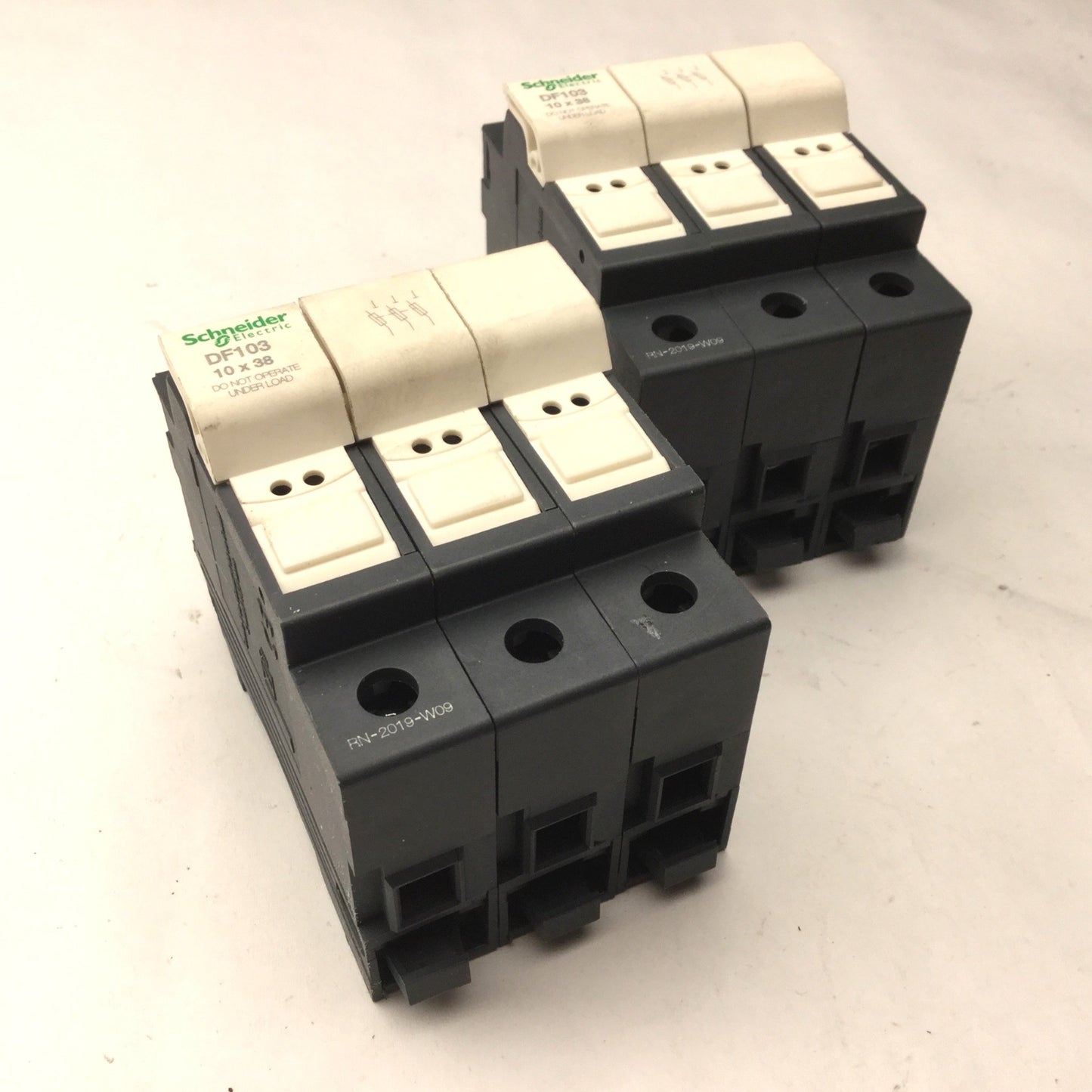 Used Lot of 2 Schneider DF103 Fuse Holders, Terminal Rating 690V 32A, 3 Pole