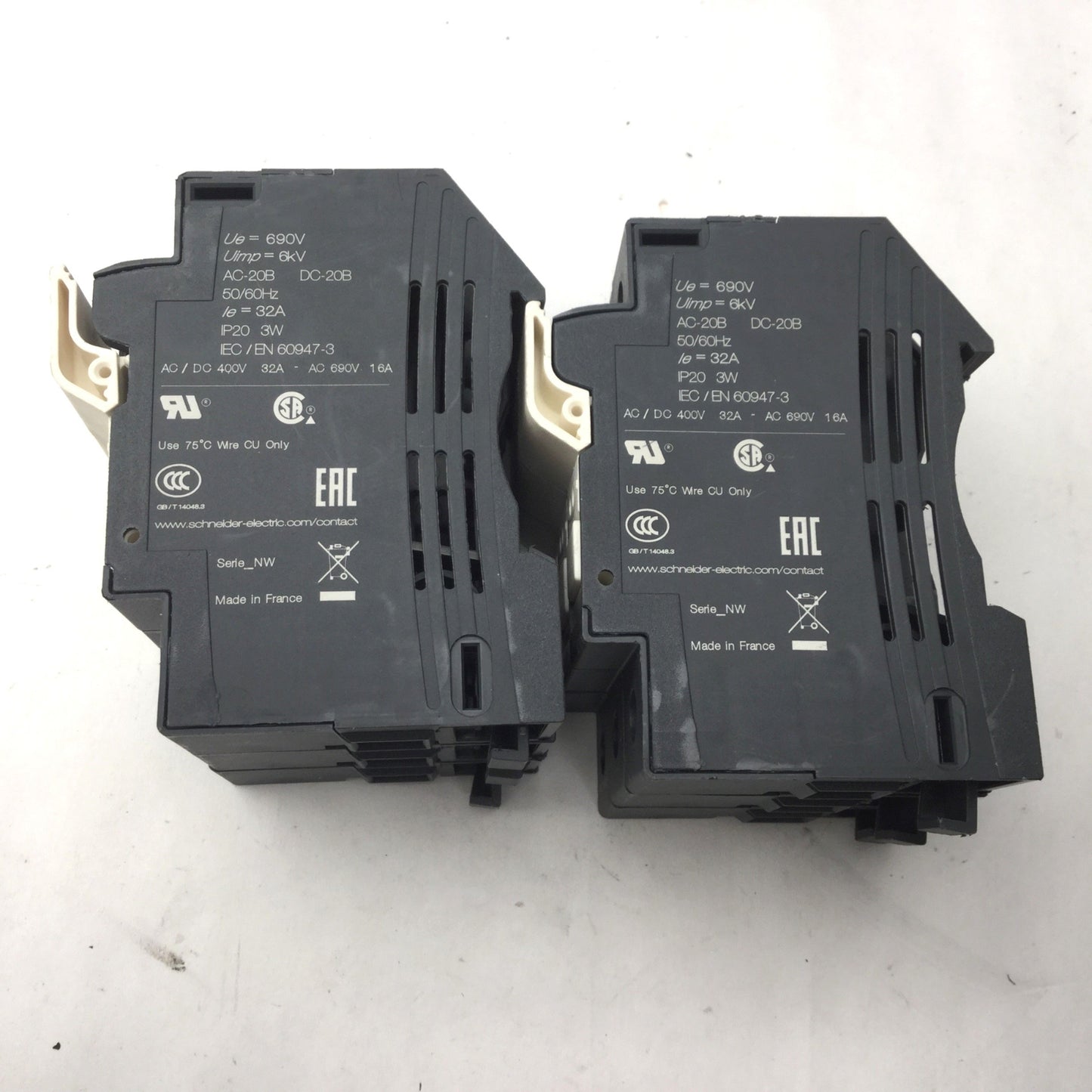 Used Lot of 2 Schneider DF103 Fuse Holders, Terminal Rating 690V 32A, 3 Pole