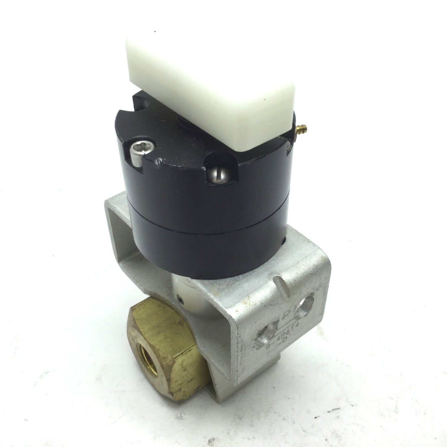 Used Swagelok B-4P6T4-D Brass Quarter Turn Plug Valve 1/4" FNPT With Rotary Actuator