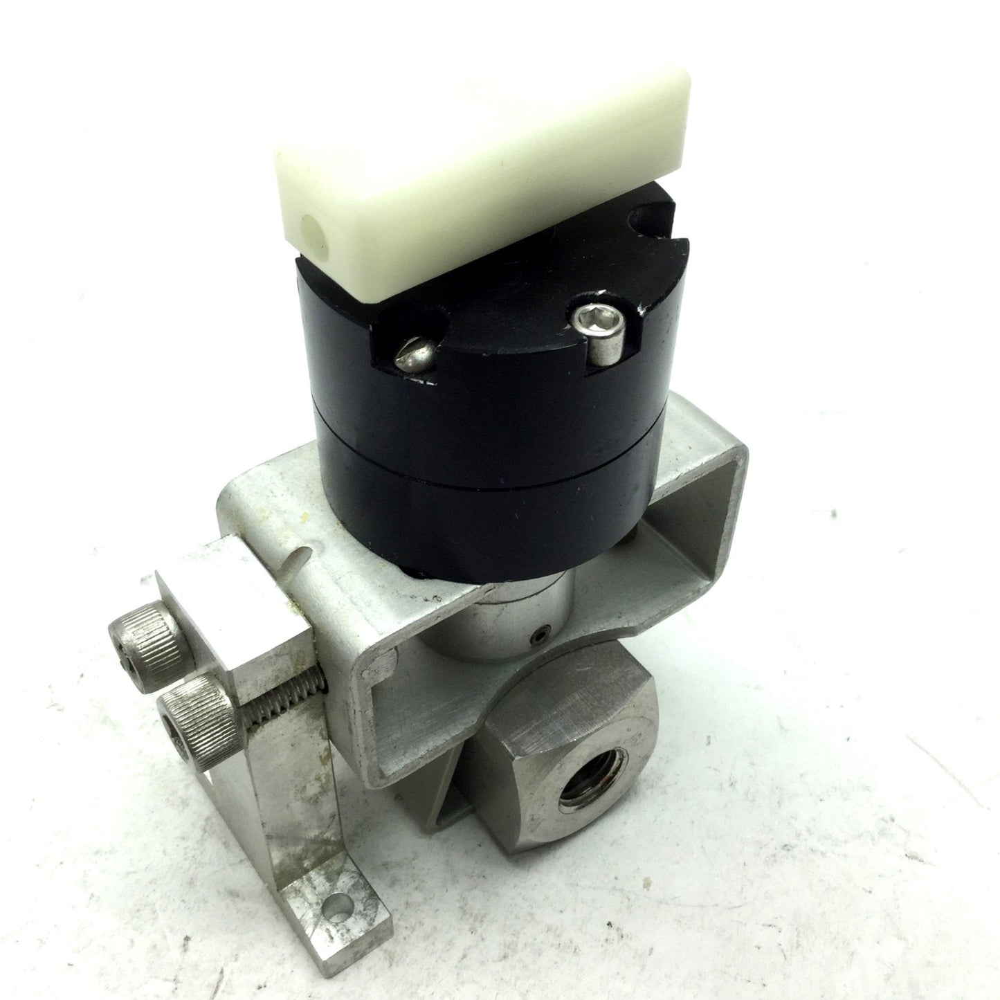 Used Swagelok SS-4P6T4-D Stainless Quarter Turn Plug Valve 1/4 NPT W/ Rotary Actuator