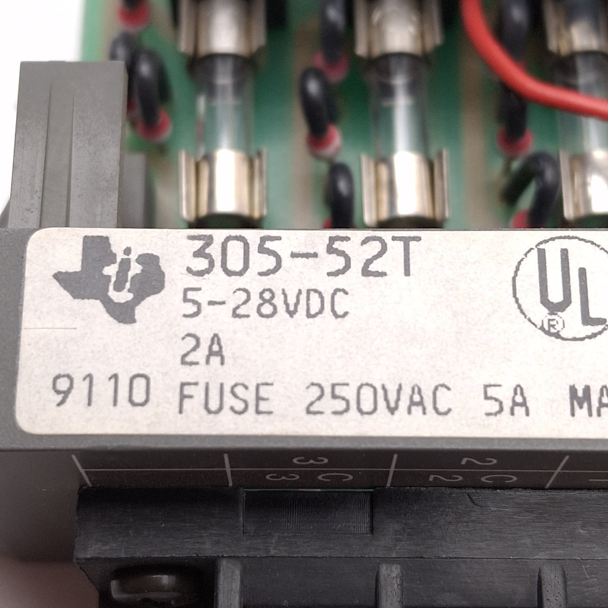 Used Texas Instruments 305-52T PLC Output Module, 4-Point, 5-28VDC 2A, Fuse 250VAC 5A
