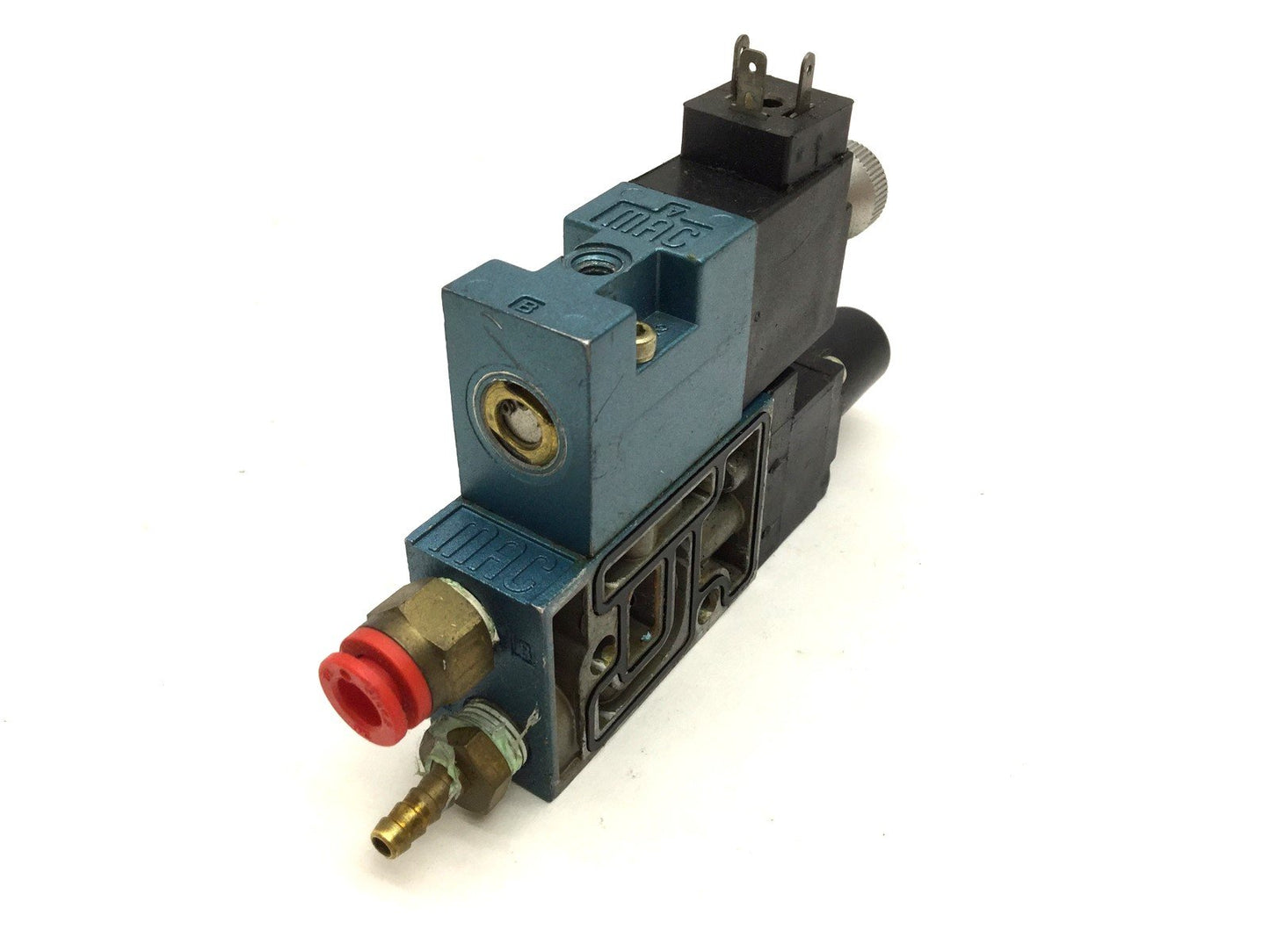 Used Mac 45A-MAC-DDAJ-4KD Solenoid Valve, 2 Position 4 Way, 24VDC, 1/8 NPT, Regulator