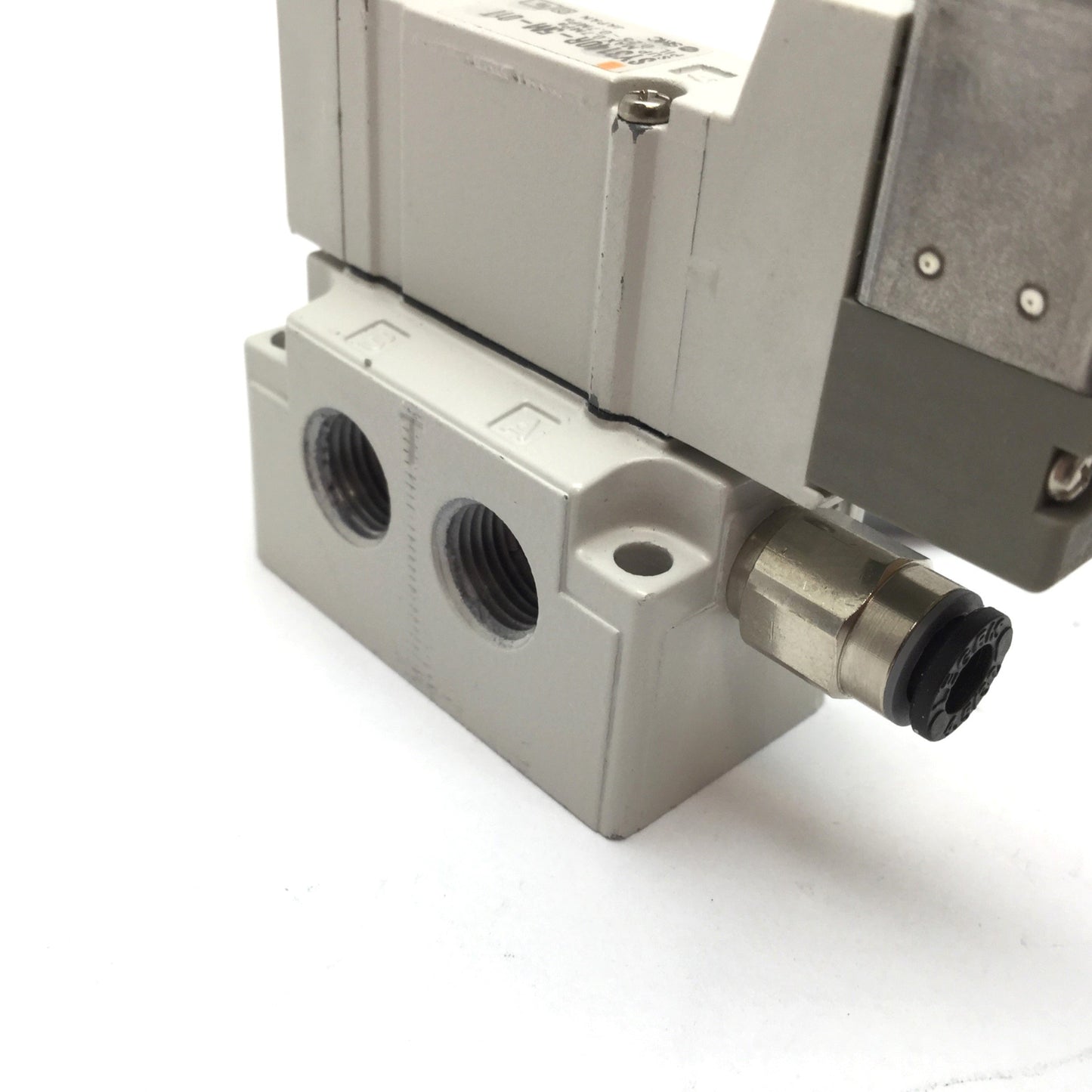 Used SMC SY3140R-5M-01T Solenoid Pilot Valve, 2-Position 5-Port, 24VDC 1/8" NPT 10-32