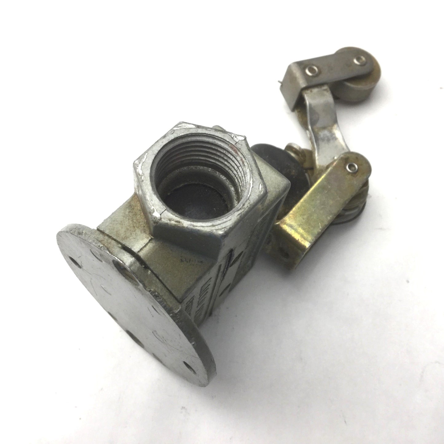 Used Micro Switch BZV6-2RN28 Medium Duty Limit Snap Switch, Top Steel Roller, 250VAC