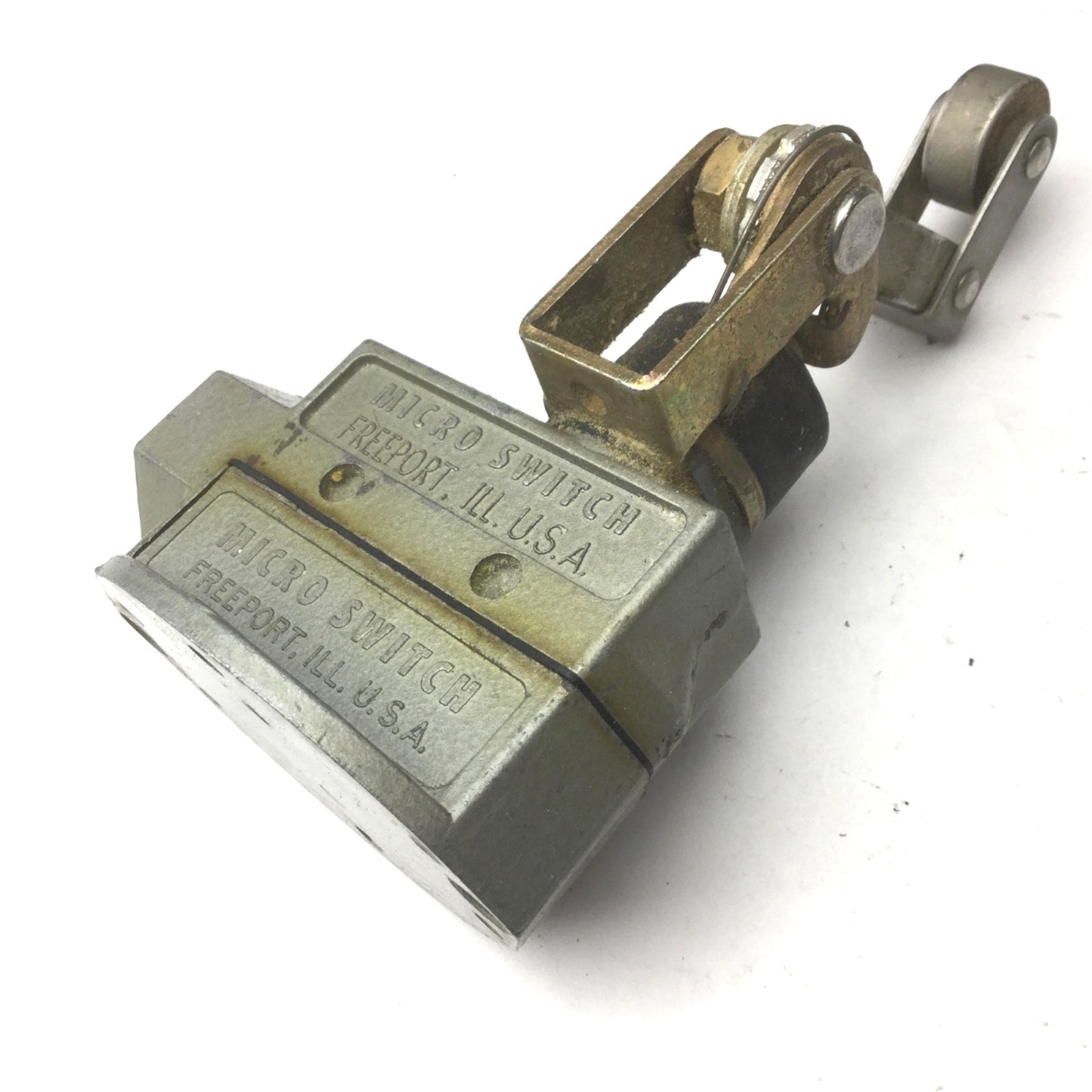 Used Micro Switch BZV6-2RN28 Medium Duty Limit Snap Switch, Top Steel Roller, 250VAC
