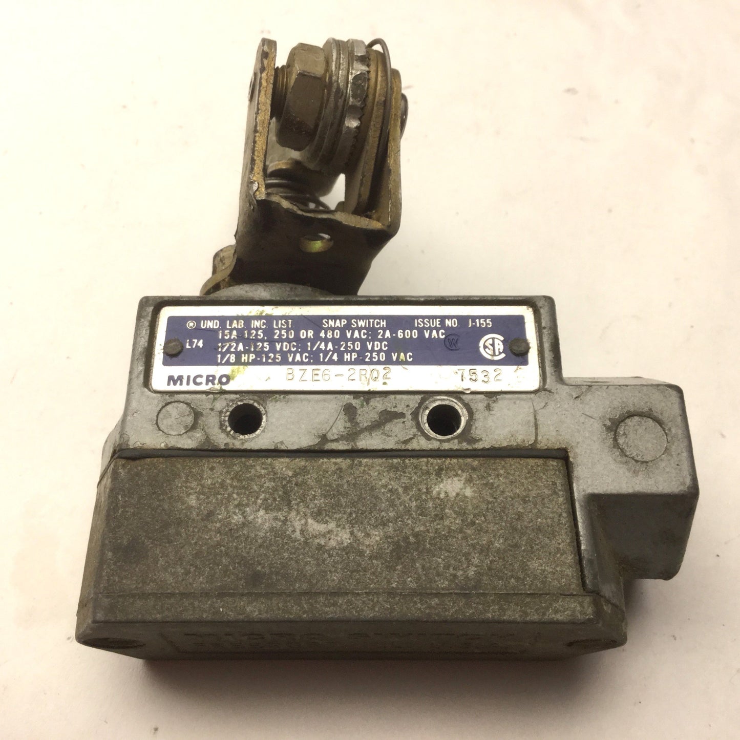 Used Micro Switch BZE6-2RQ2 Medium Duty Limit Snap Switch, 600VAC, Roller Lever, SPDT