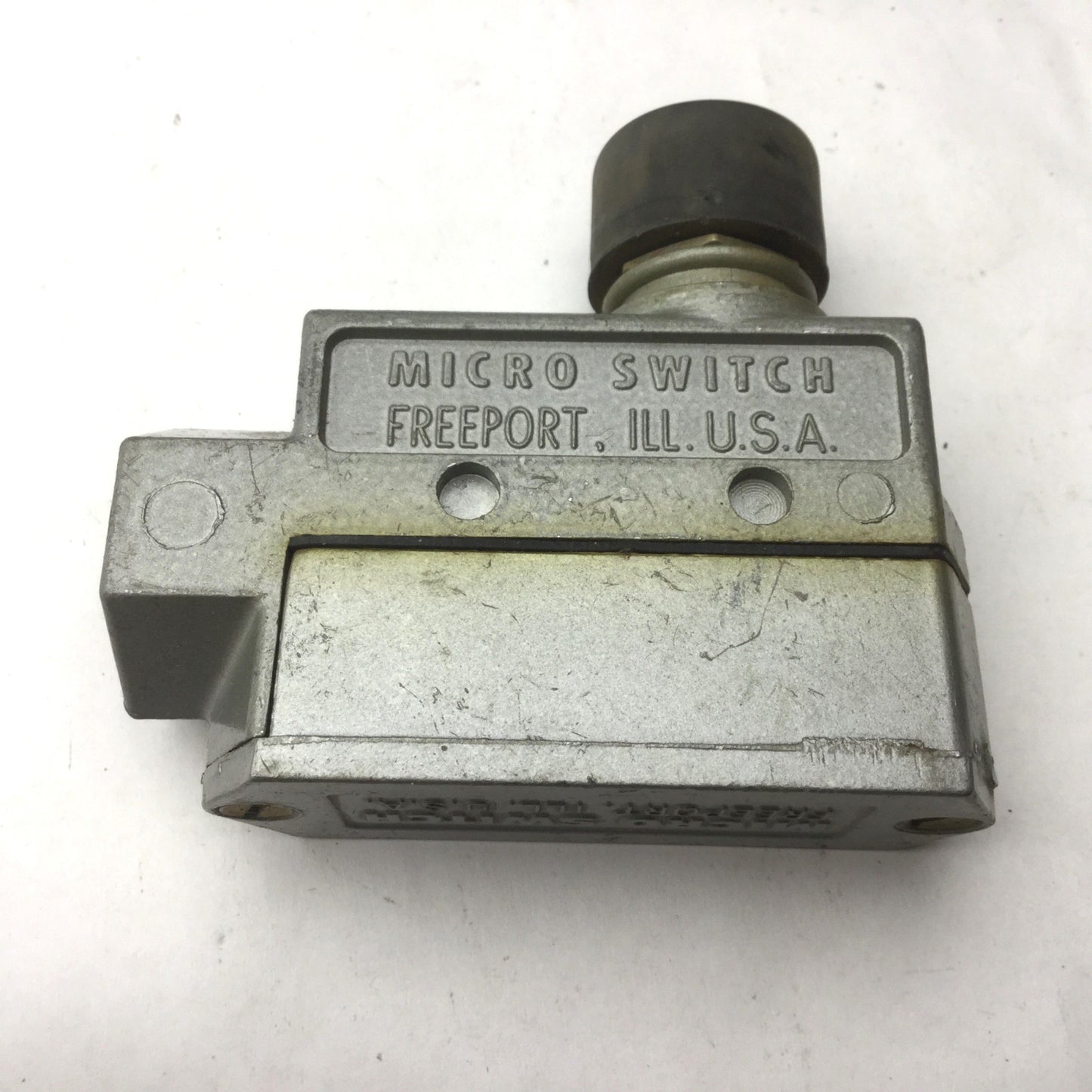 Used Micro Switch BZV6-2RN Limit Switch, Side Plunger, 15A, SPDT, 1/4 NPT Port