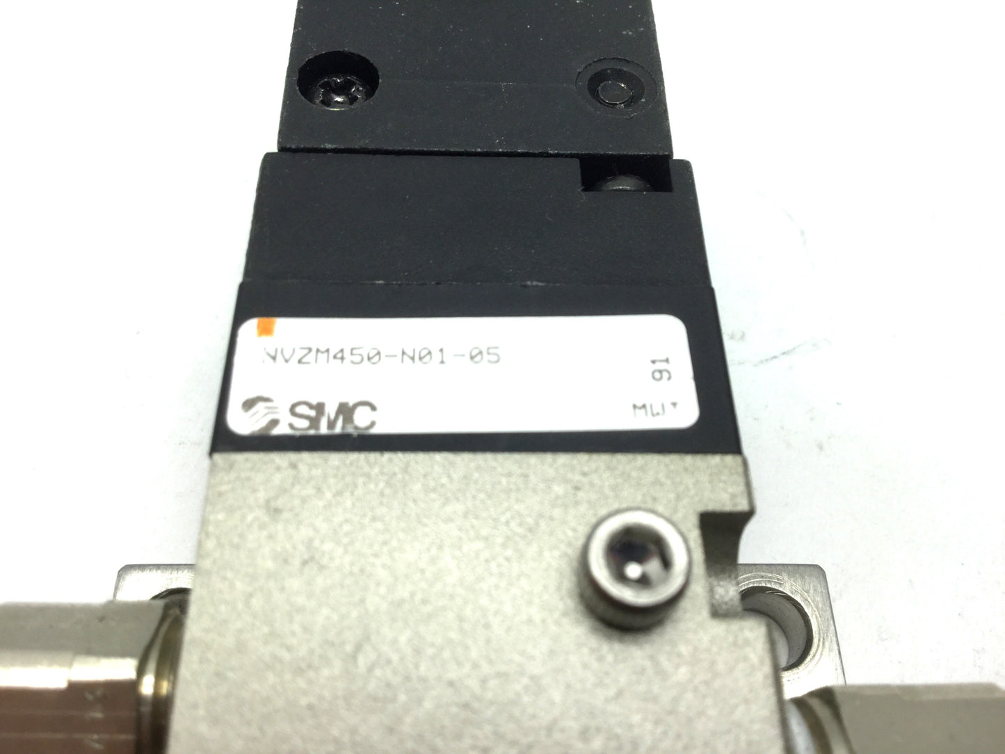 Used SMC NVZM450-N01-05 Push Button Spring Return Pneumatic Valve 2 Pos 5 Port