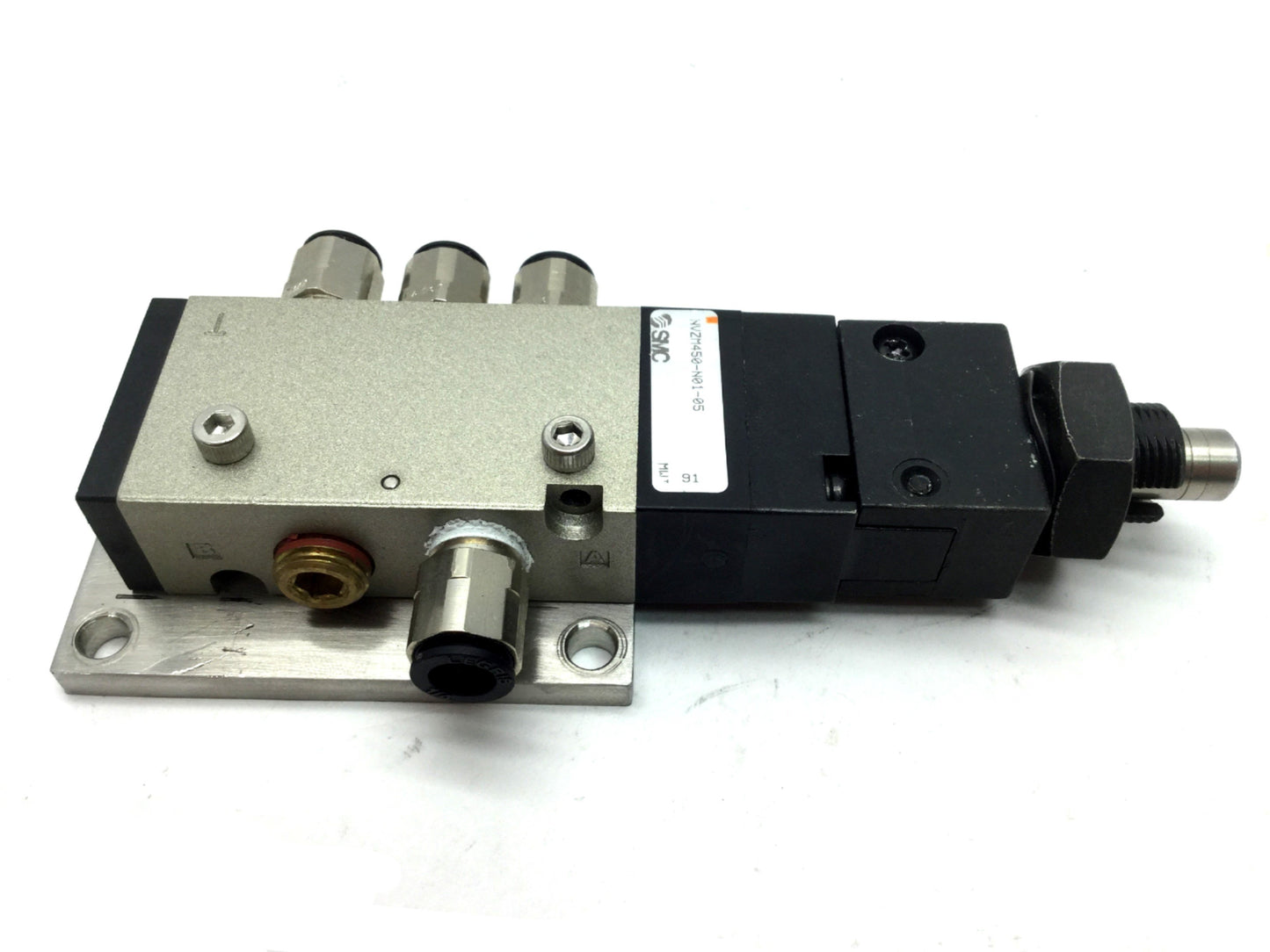 Used SMC NVZM450-N01-05 Push Button Spring Return Pneumatic Valve 2 Pos 5 Port