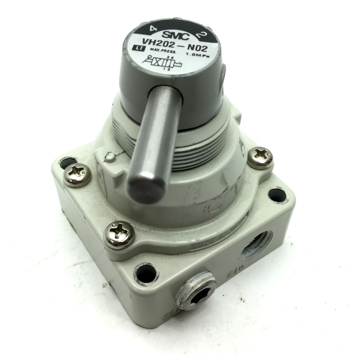 Used SMC VH202-N02 Hand Valve 1/4" NPT Max: 145 Psi 2-Pos 4-Port *Missing Handle