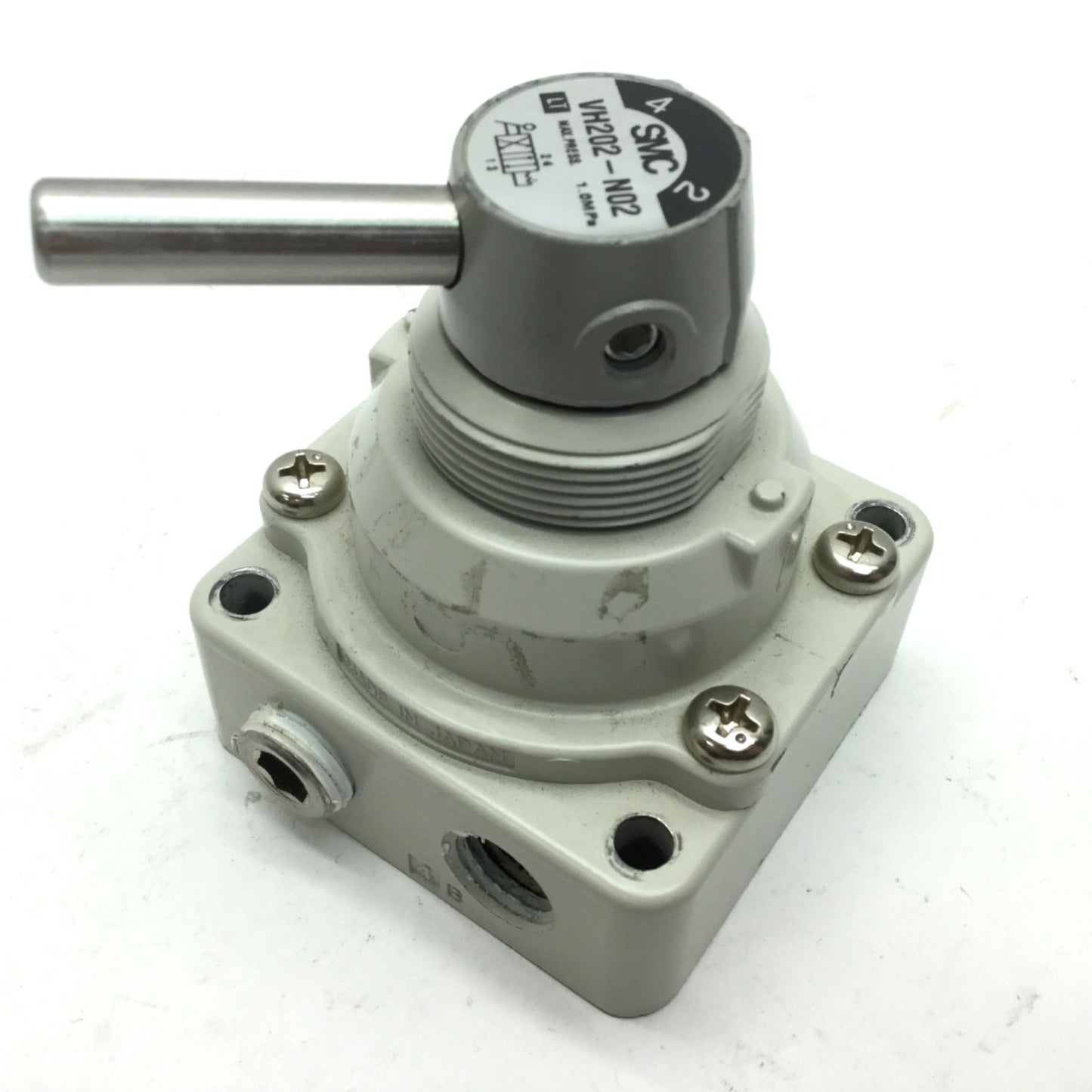 Used SMC VH202-N02 Hand Valve 1/4" NPT Max: 145 Psi 2-Pos 4-Port *Missing Handle