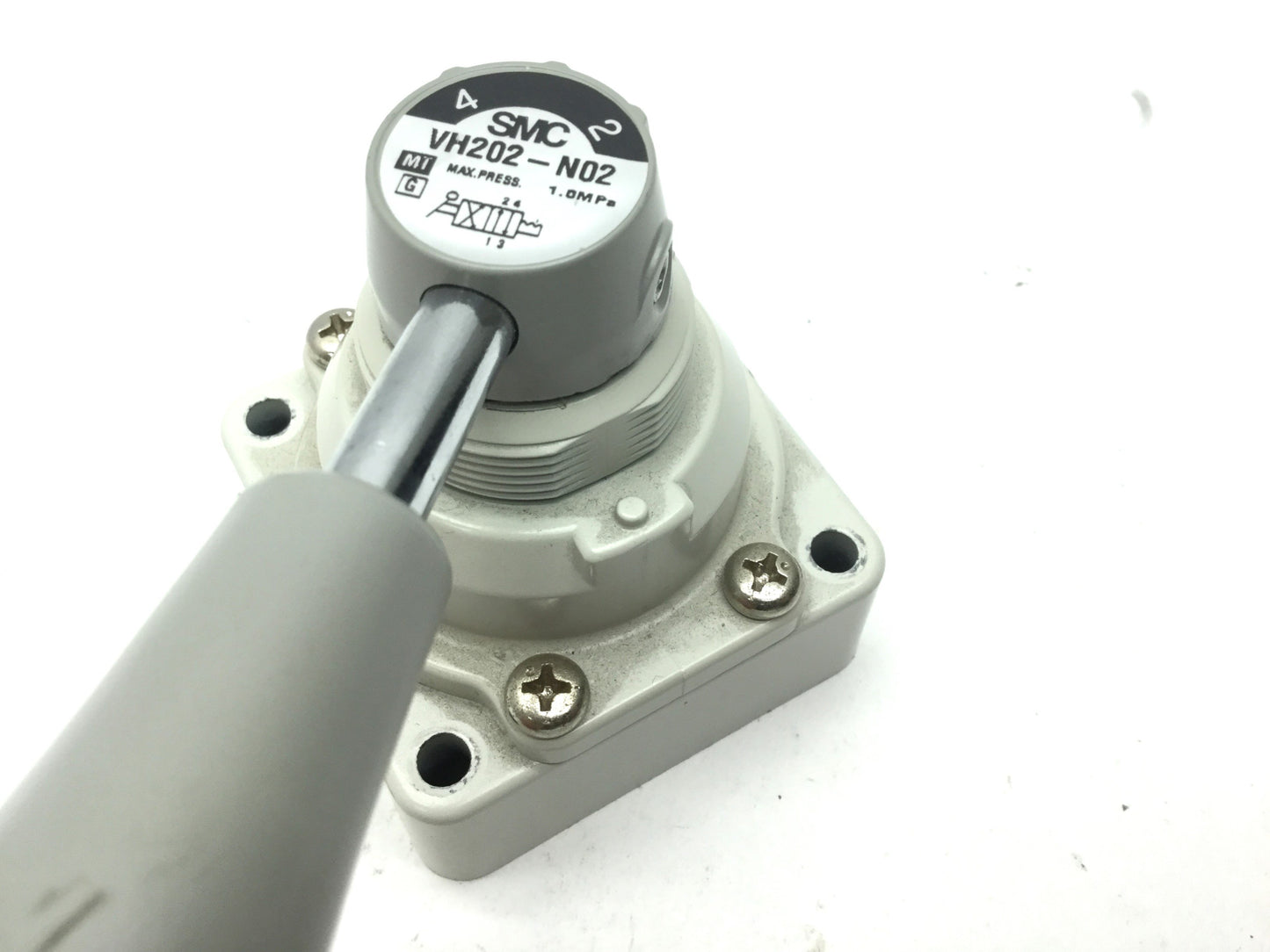 Used SMC VH202-N02 Hand Valve 1/4" NPT Max: 145 Psi, 2-Pos 4-Port