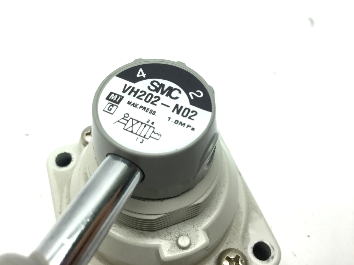 Used SMC VH202-N02 Hand Valve 1/4" NPT Max: 145 Psi, 2-Pos 4-Port