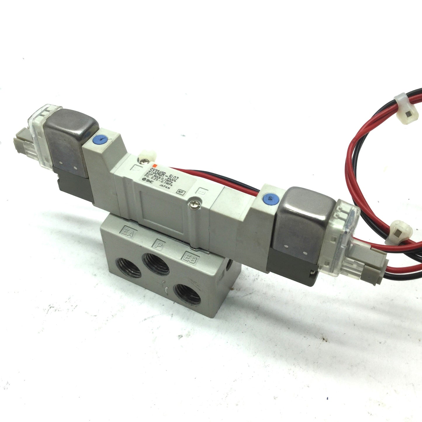 Used SMC SY3340R-5LOZ Double Solenoid Valves on Manifold 5-Port 3-Position 24VDC