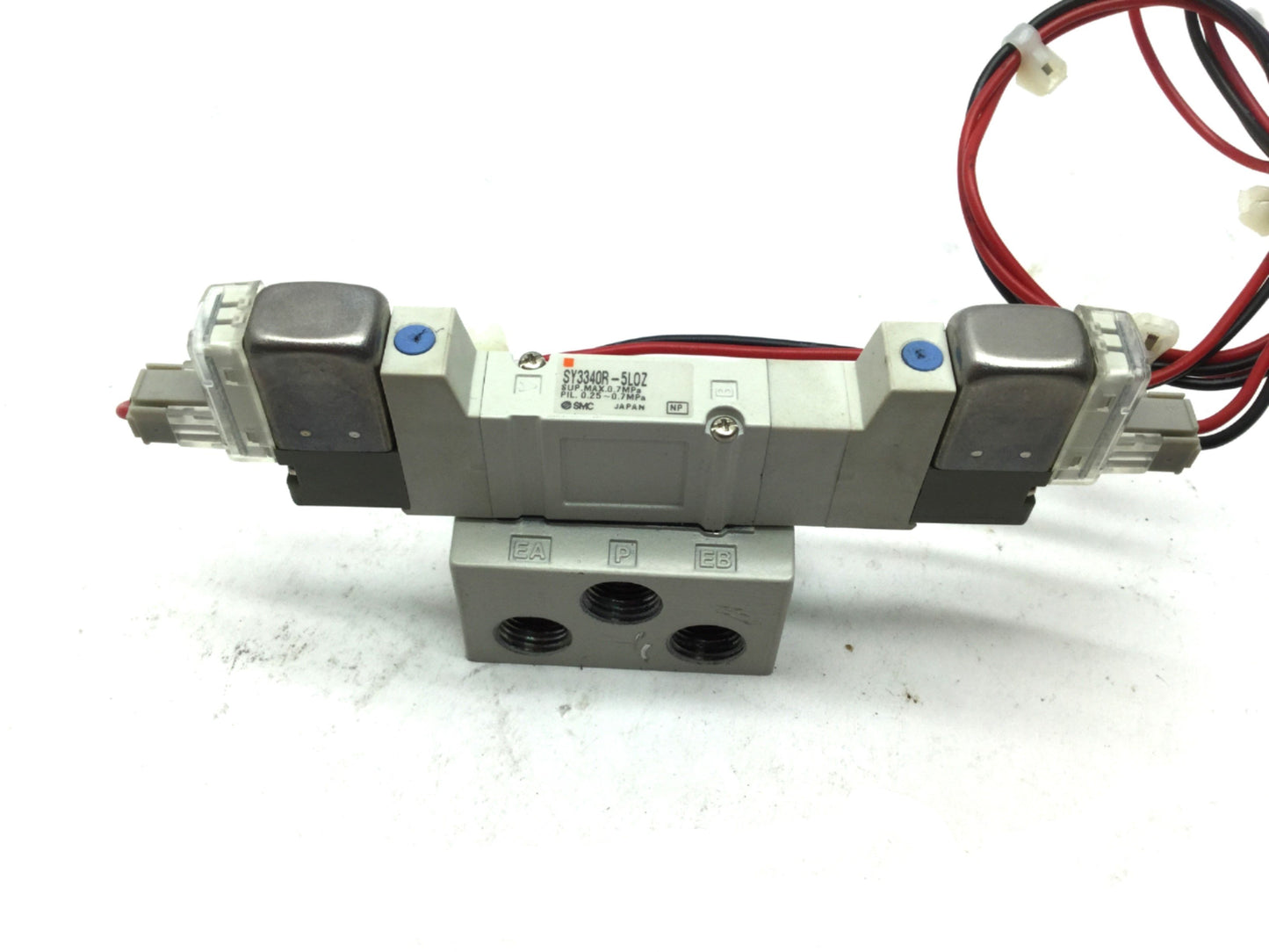 Used SMC SY3340R-5LOZ Double Solenoid Valves on Manifold 5-Port 3-Position 24VDC