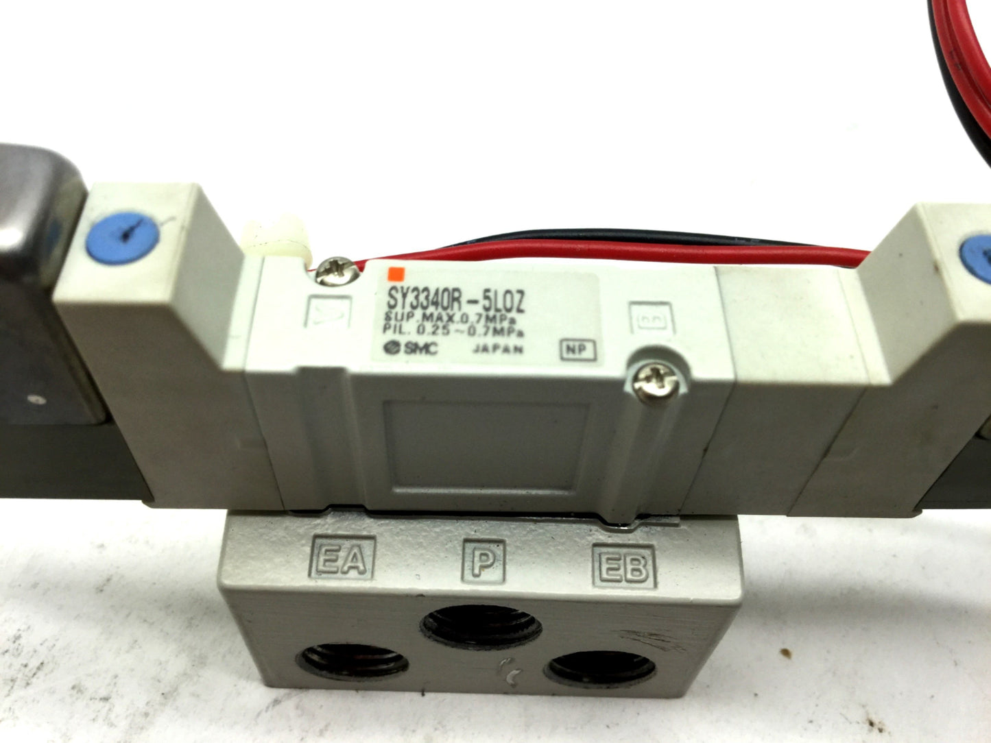 Used SMC SY3340R-5LOZ Double Solenoid Valves on Manifold 5-Port 3-Position 24VDC