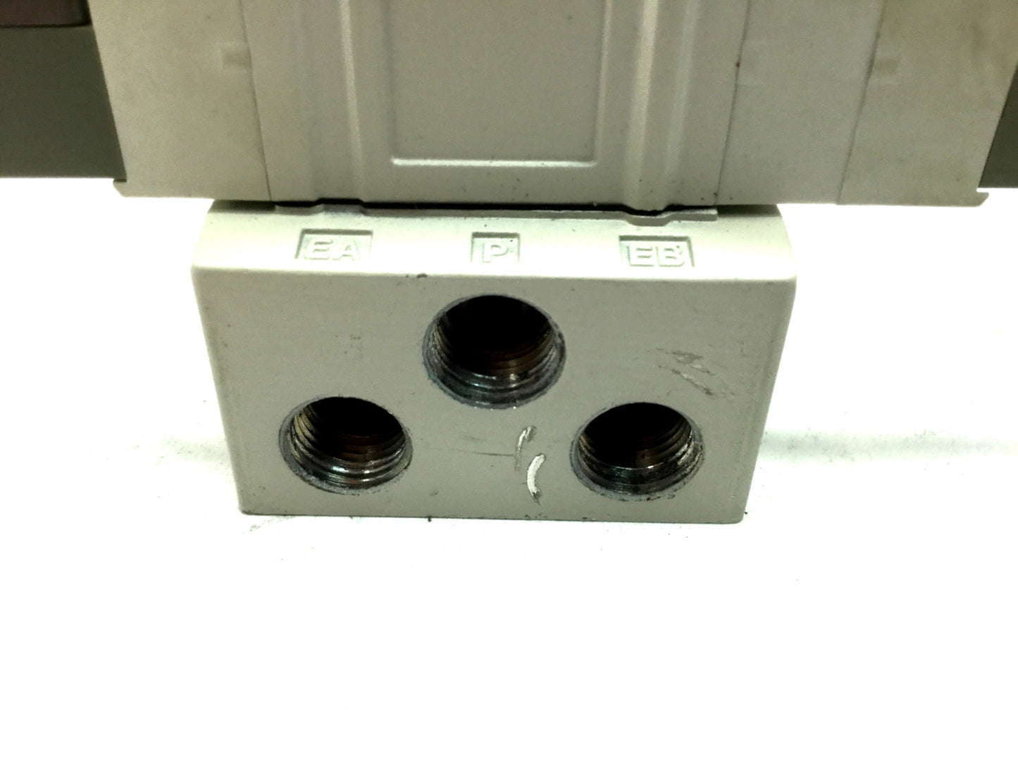 Used SMC SY3340R-5LOZ Double Solenoid Valves on Manifold 5-Port 3-Position 24VDC