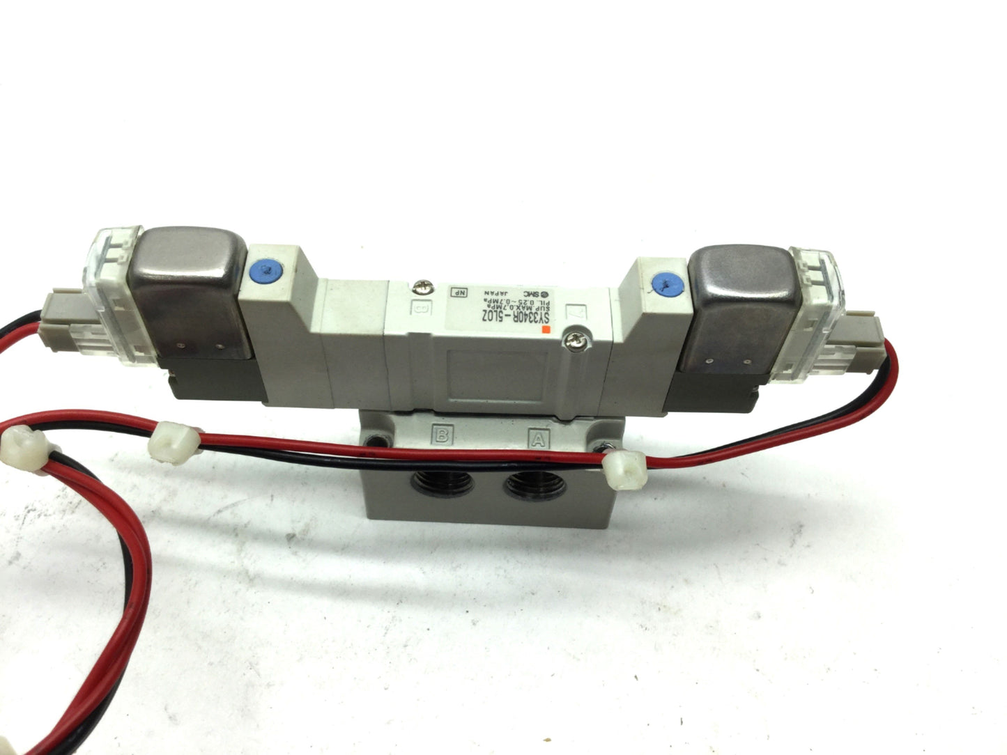Used SMC SY3340R-5LOZ Double Solenoid Valves on Manifold 5-Port 3-Position 24VDC