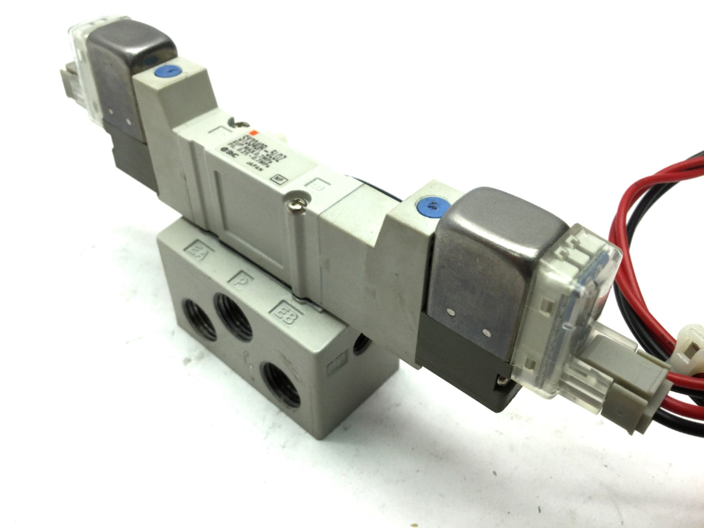 Used SMC SY3340R-5LOZ Double Solenoid Valves on Manifold 5-Port 3-Position 24VDC