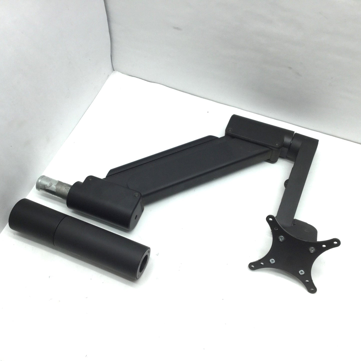 Used Desk Mount Monitor Arm Mount VESA 100 & 75, Max Length: 24", Height: 27.25"