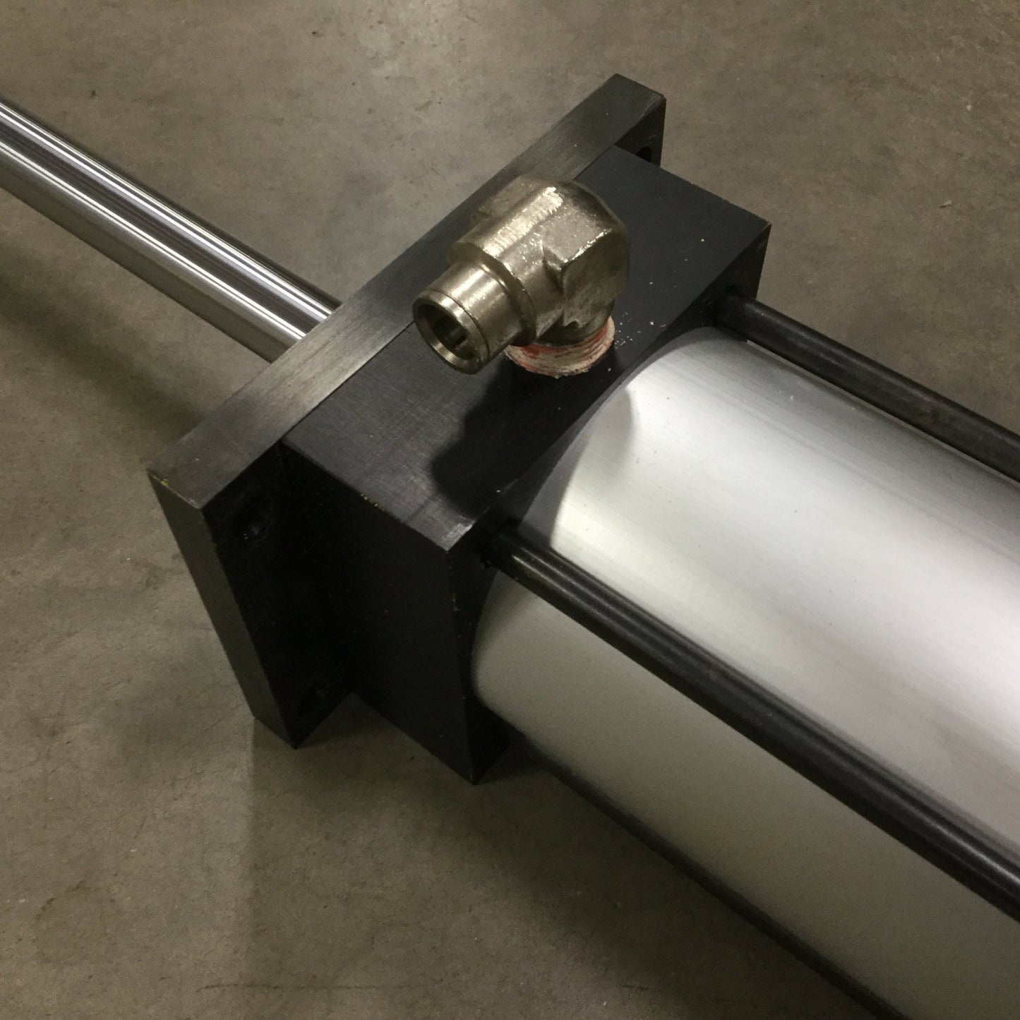 Used T-Mac T1F-4.0X18.0-N-2-EE2-N Dual Acting Cylinder, 18"Stroke, 1/2" NPT, 4" Bore