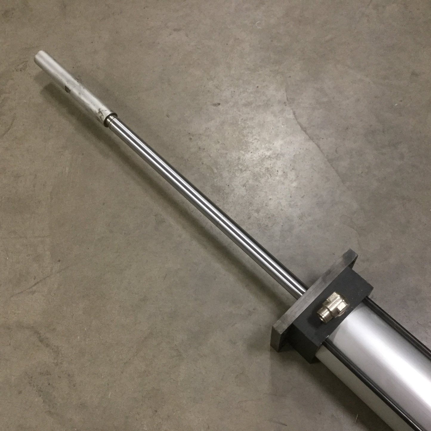 Used T-Mac T1F-4.0X18.0-N-2-EE2-N Dual Acting Cylinder, 18"Stroke, 1/2" NPT, 4" Bore