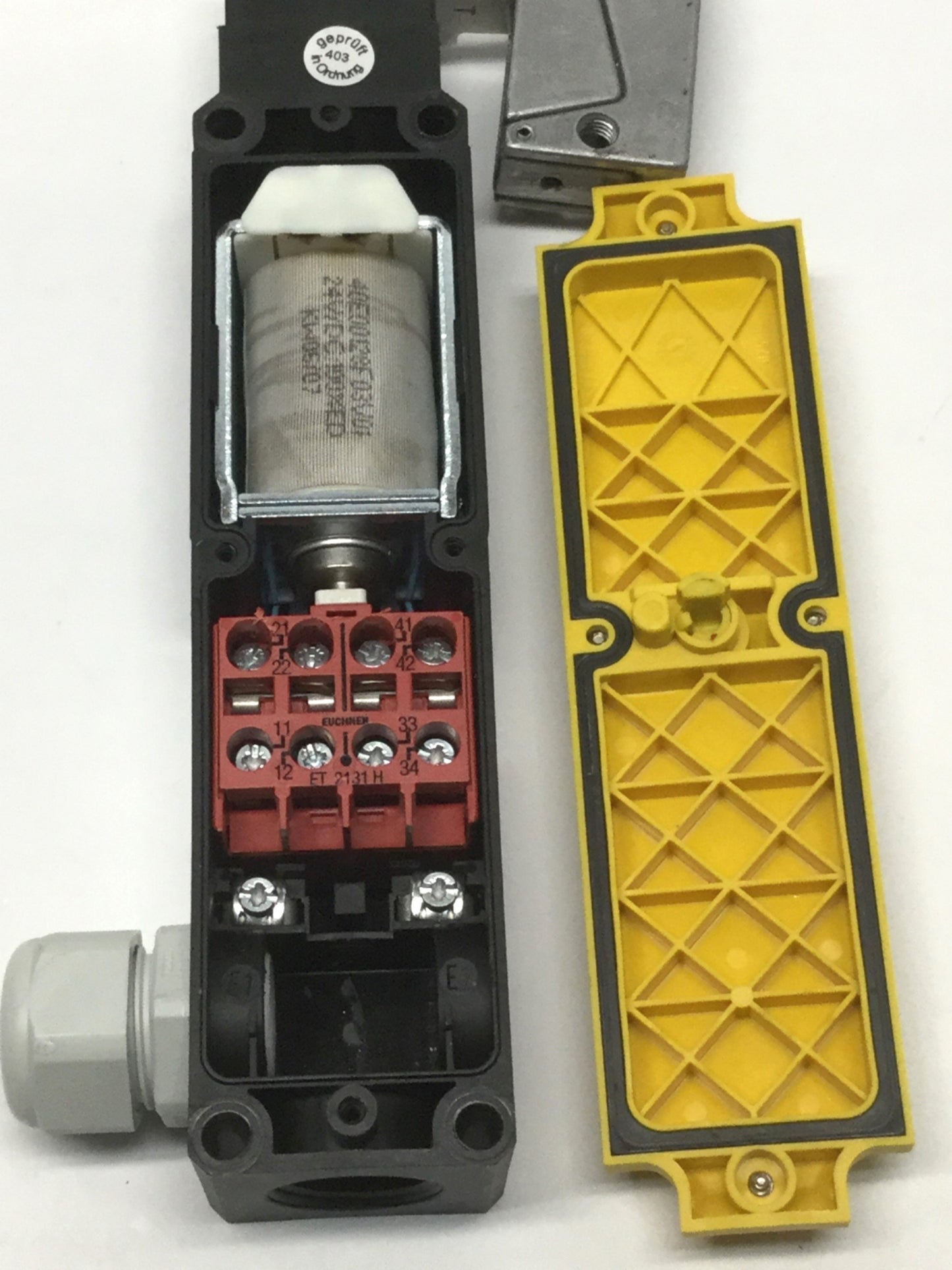 Used SICK i10-E0233 Solenoid Door Interlock Safety Switch 3NC-1NO w/ Key Actuator