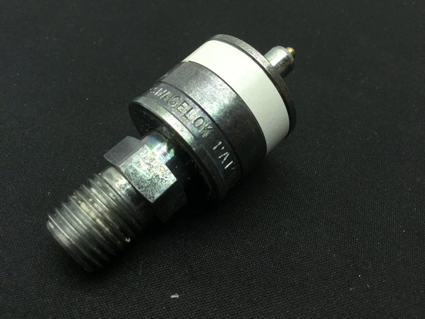 Used Swagelok B-QC4-B-4PMK6 Brass Insturment Quick Connect Body Valve 1/4" White Key
