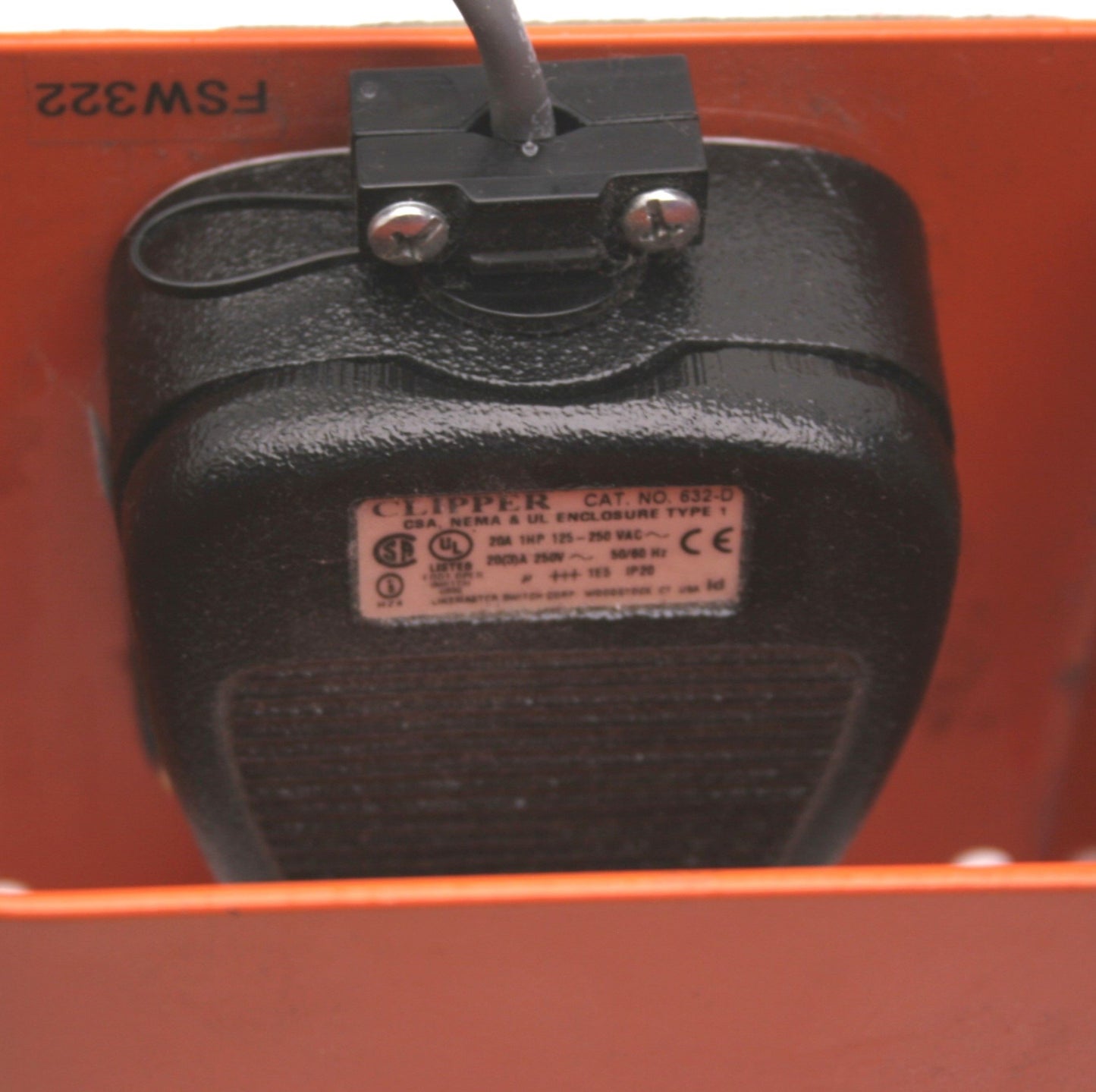 Used Linemaster 522-B14 Full Guard w/ Clipper 632-D Foot Pedal Switches 20A 250V