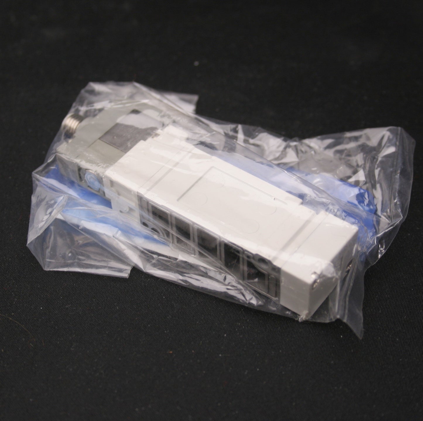 New SMC SY5140-5WAOZ Solenoid Valve, 0.15-0.7MPa, 2 Position Single, 24VDC