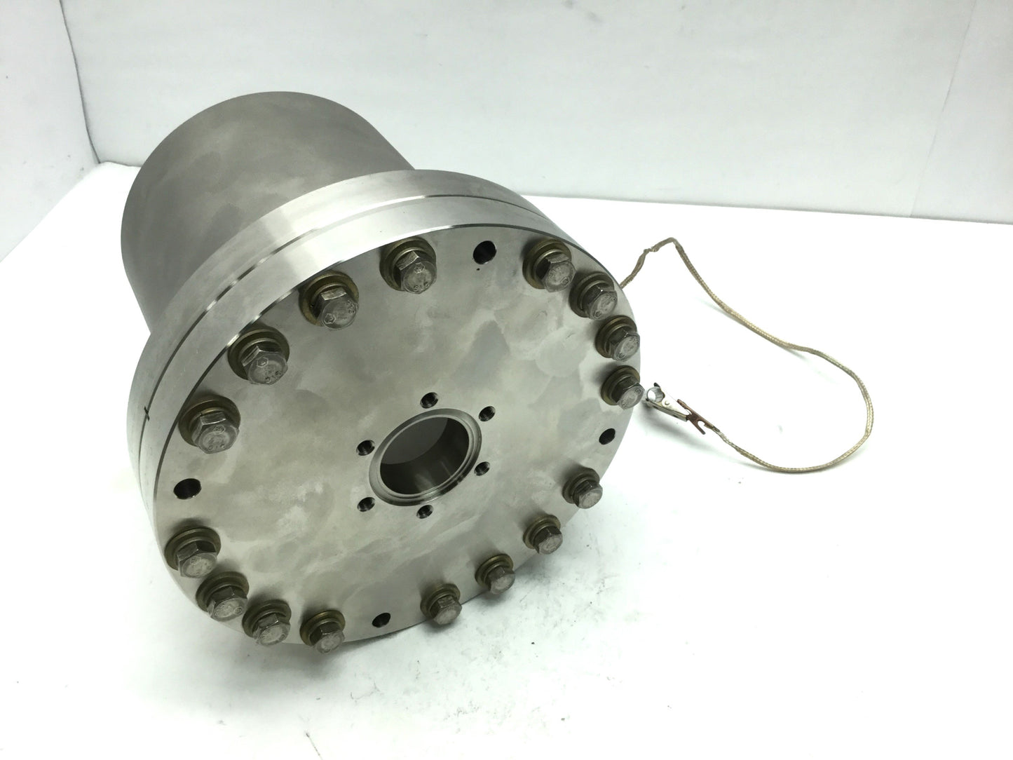 Used MDC F200600 110031 Vacuum Flange DN160CF OD: 8", Pipe OD: 6", Bore: 1.5"