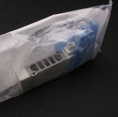 New SMC SY5100-5Z1 Solenoid Valve, 5 Port, 2 Position Single, 24VDC, 0.15-0.7MPa