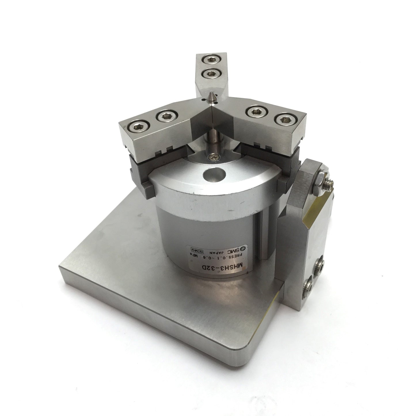 Used SMC MHSH3-32D Gripper, 3-Finger, Pressure: 0.1-0.6MPa, Bore: 32mm, M5x0.8