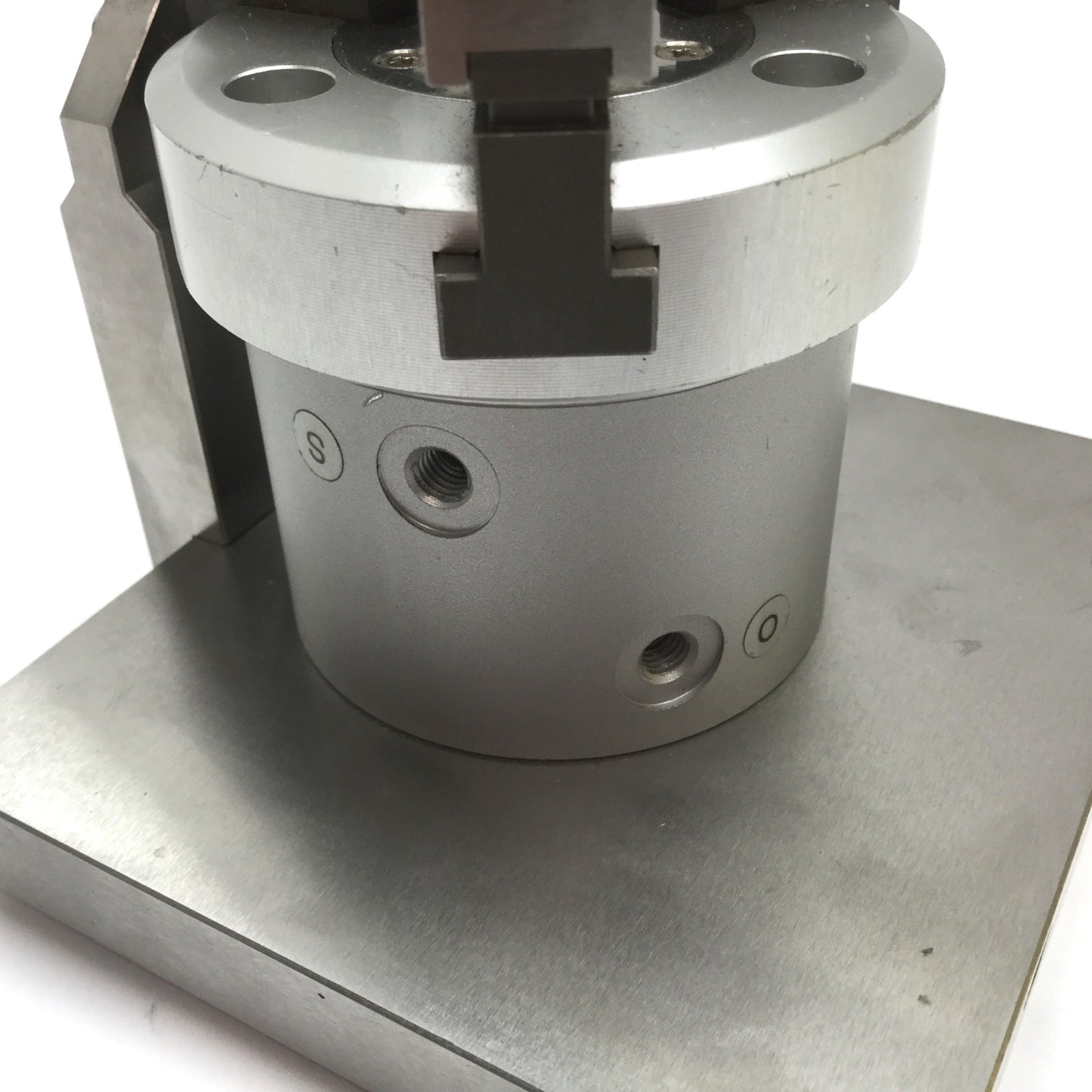 Used SMC MHSH3-32D Gripper, 3-Finger, Pressure: 0.1-0.6MPa, Bore: 32mm, M5x0.8