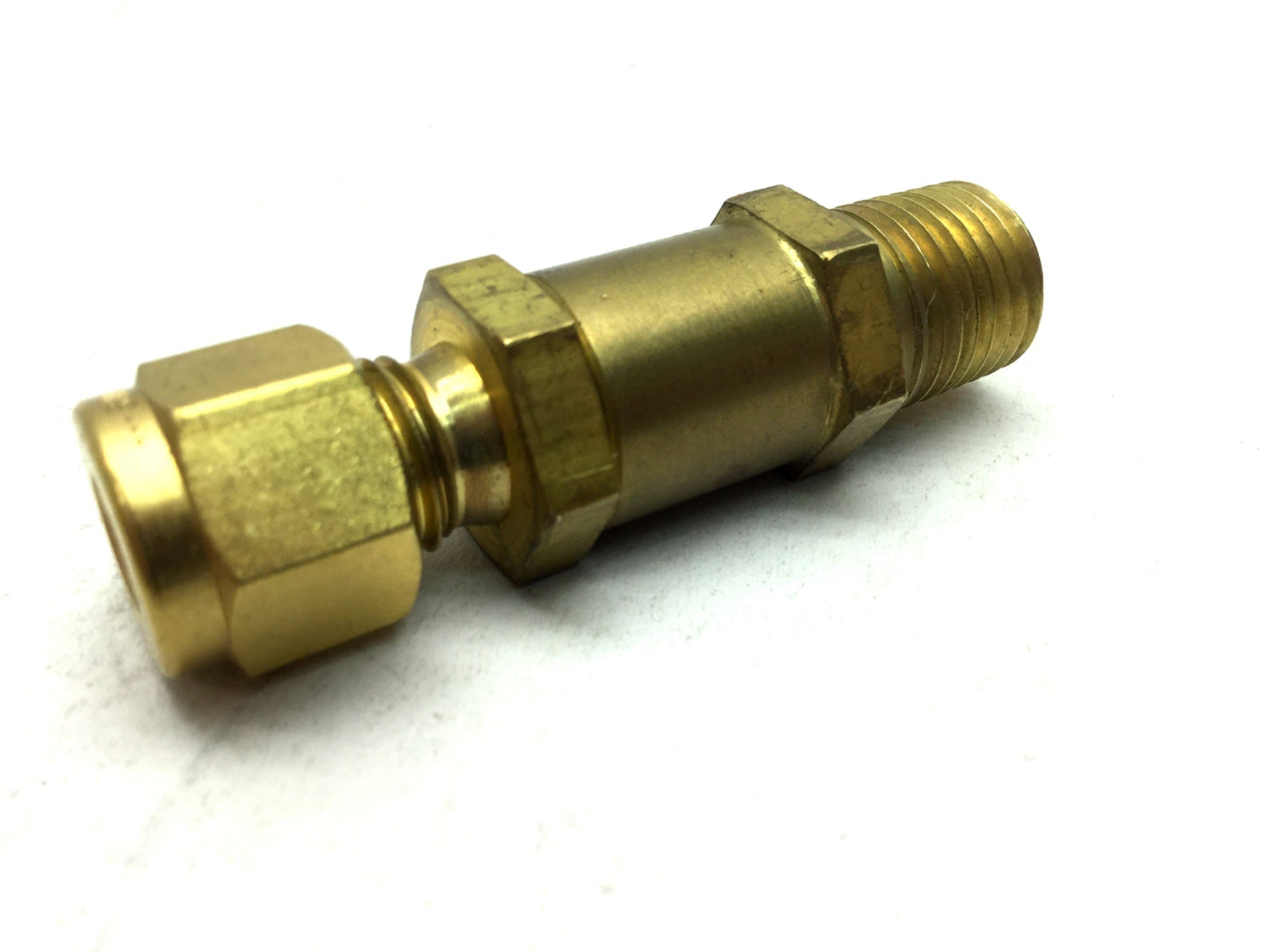 Used Swagelok B-4C1-10 Brass Poppet Check Valve 1/4" Tube Fitting 1/4" NPT, 10 PSIG
