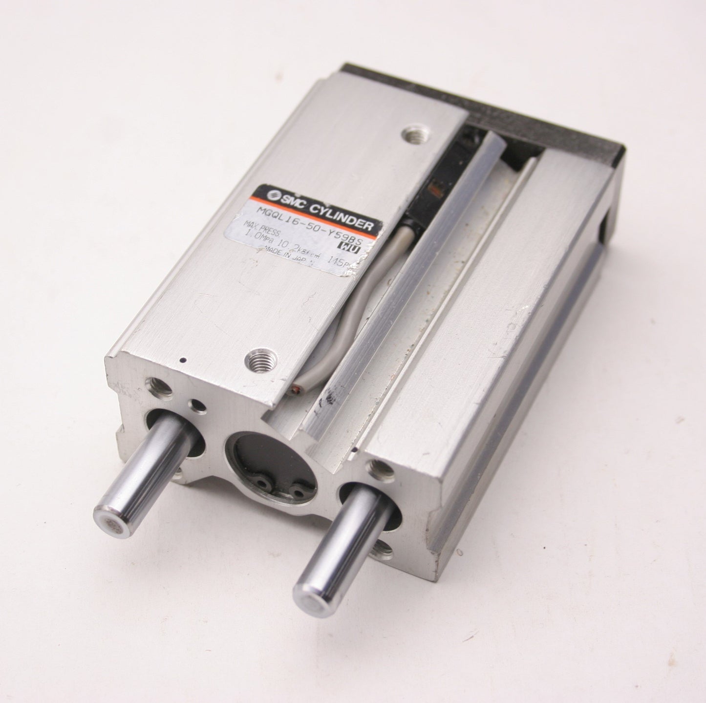 Used SMC MGQL16-50-Y59BS Pneumatic Guided Cylinder 16mm Bore, 50mm Stroke, 145psi