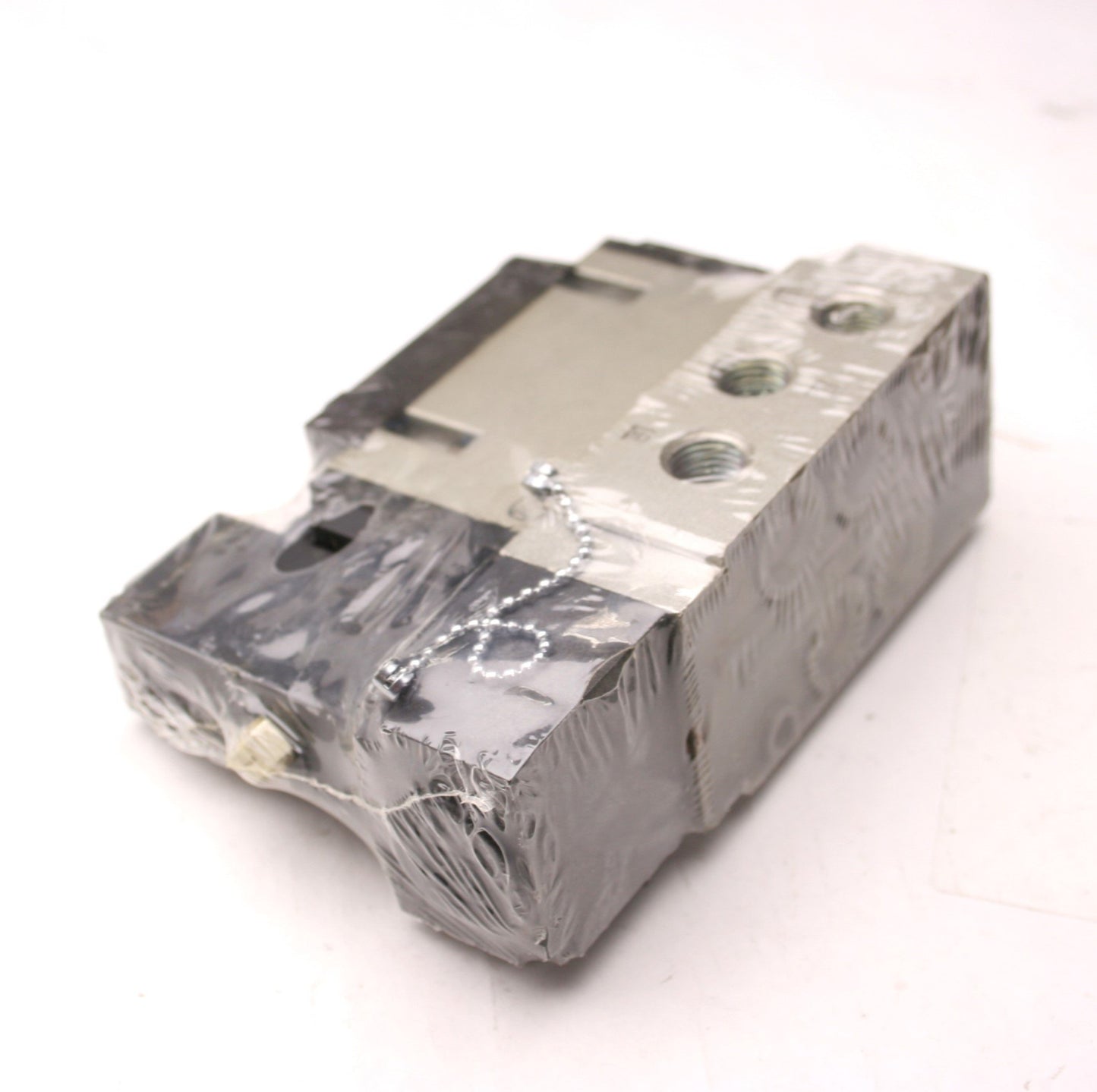 New SMC NVFS3100-3FZC Solenoid Valve, 110VAC, 5 Ports, With Base